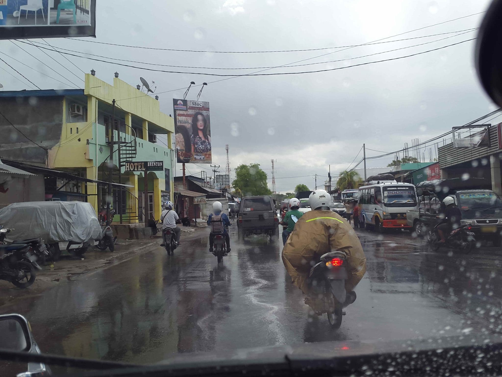 Street view near Hotel Brenton, Kupang — © roadroid (CC BY-SA · Mapillary)