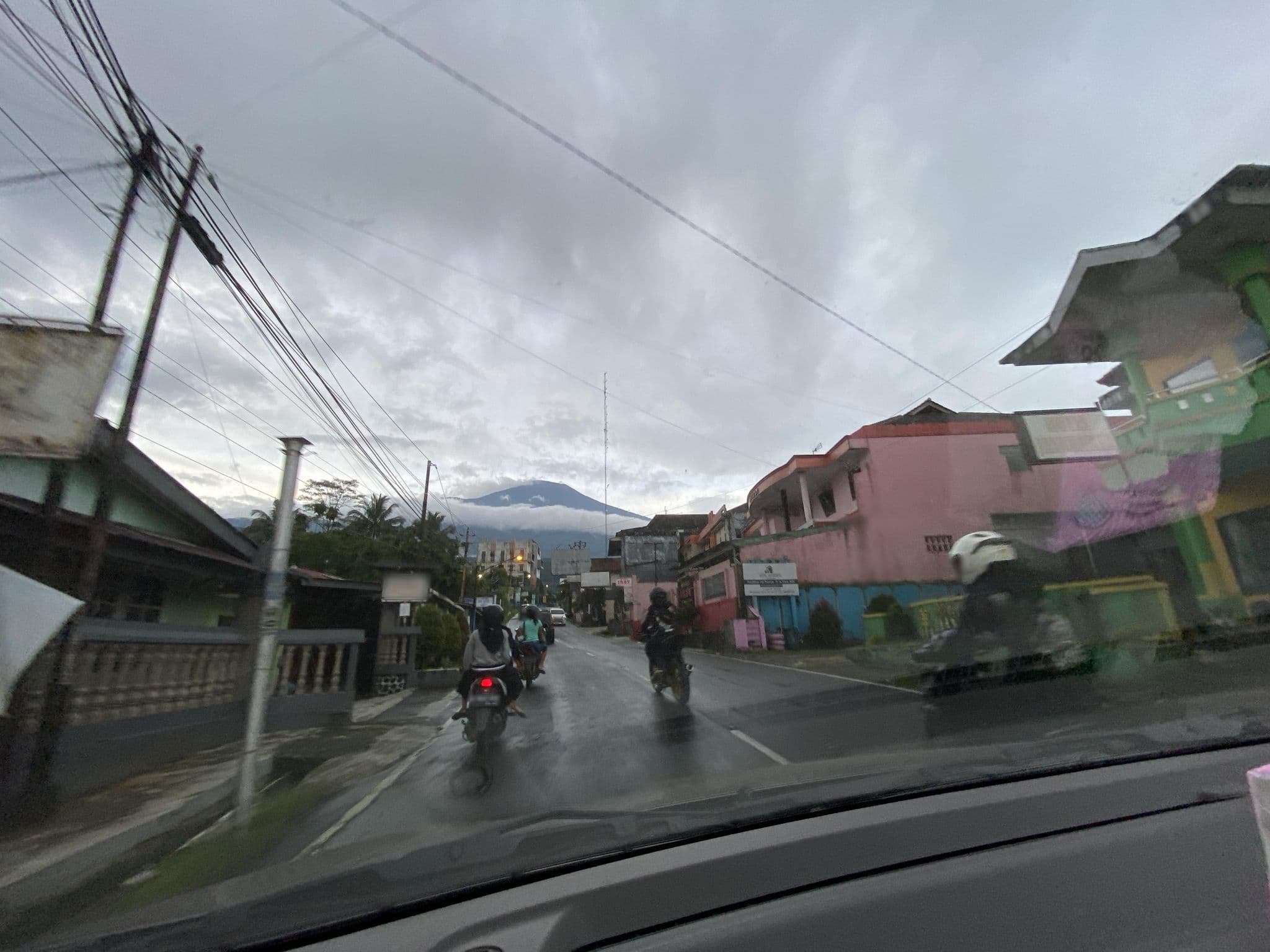 Street view near Hotel Irby, Baturaden — © kikik (CC BY-SA · Mapillary)
