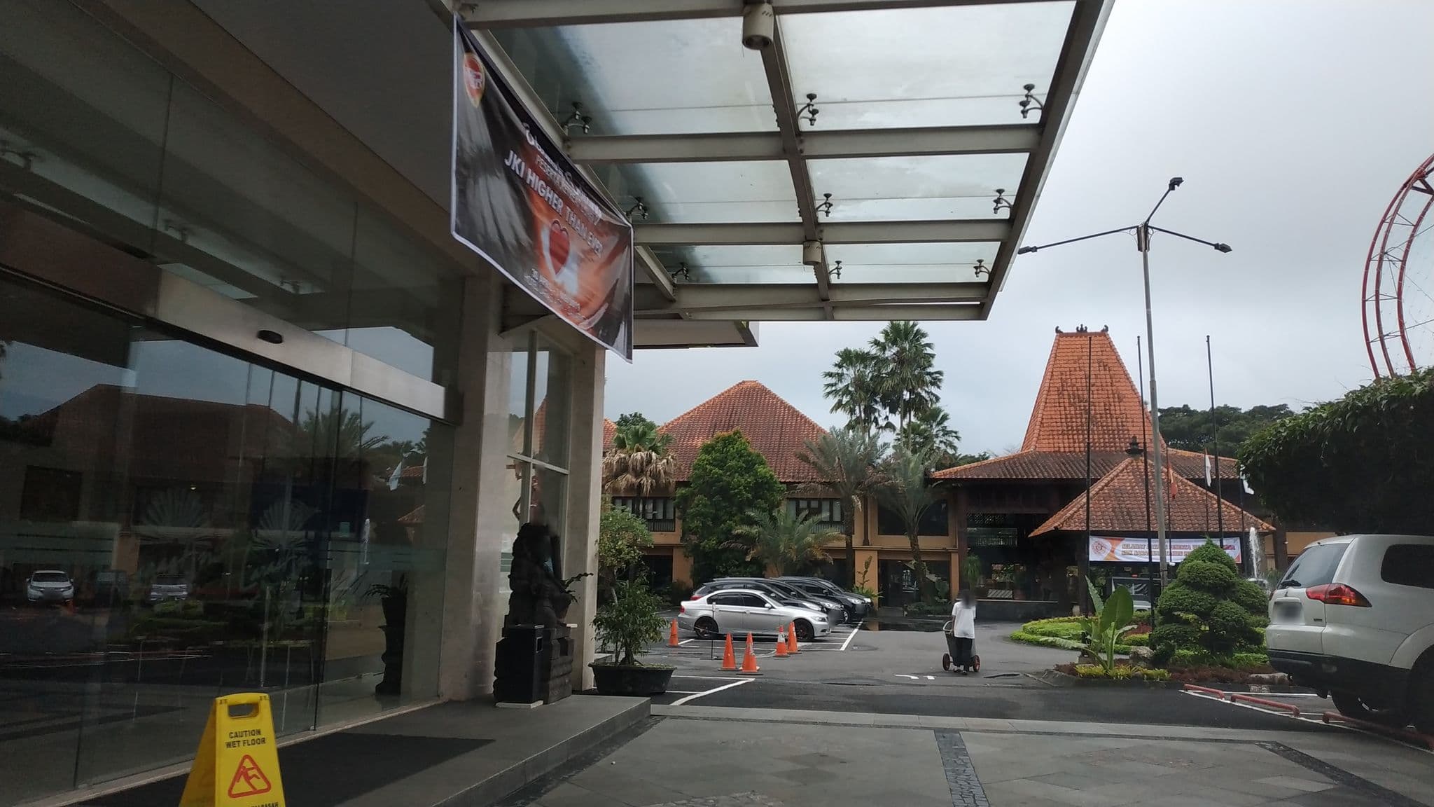 Street view near Laras Asri Resort and Spa, Salatiga — © fadlilaa (CC BY-SA · Mapillary)