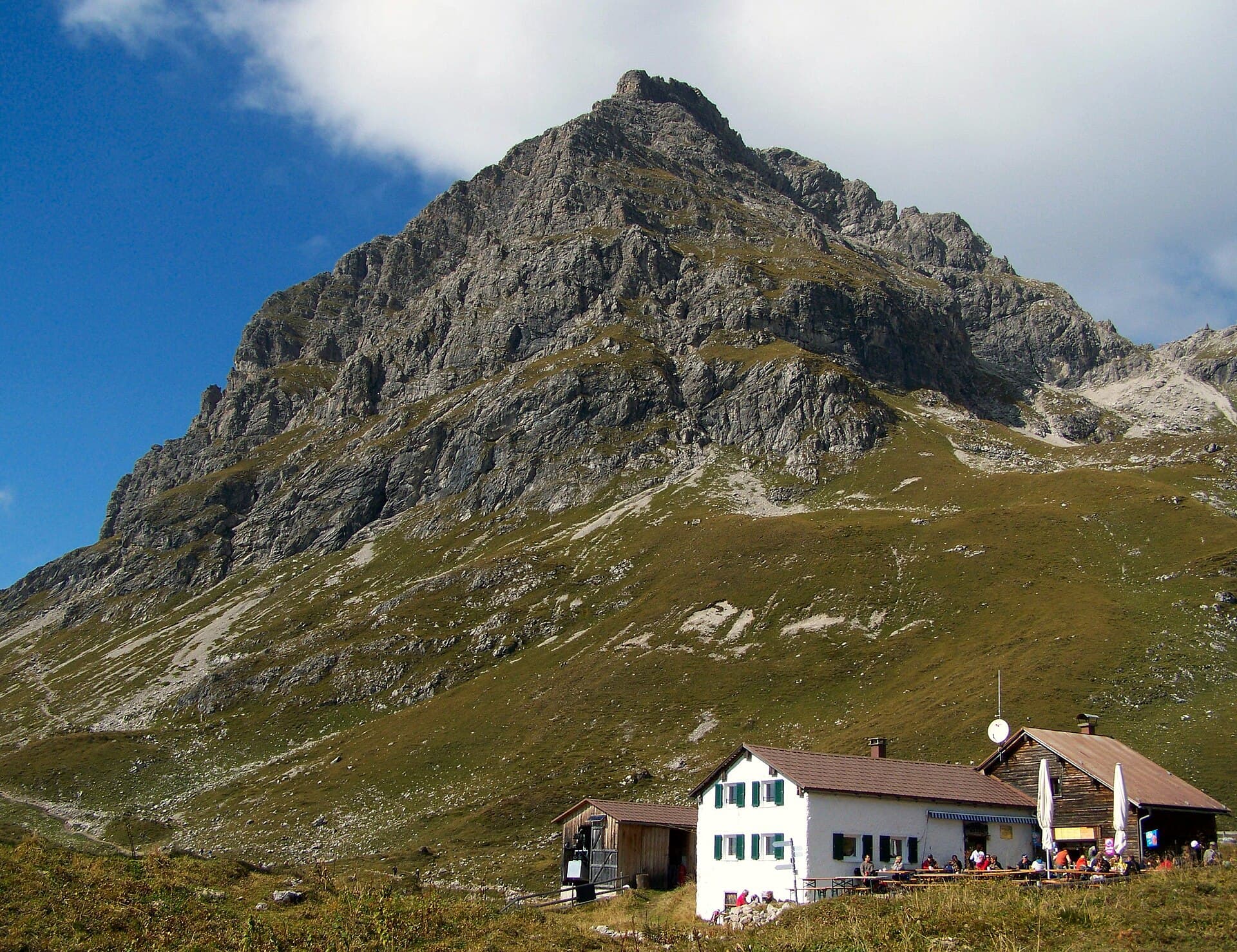 Widdersteinhütte (via Wikimedia Commons, Public domain)