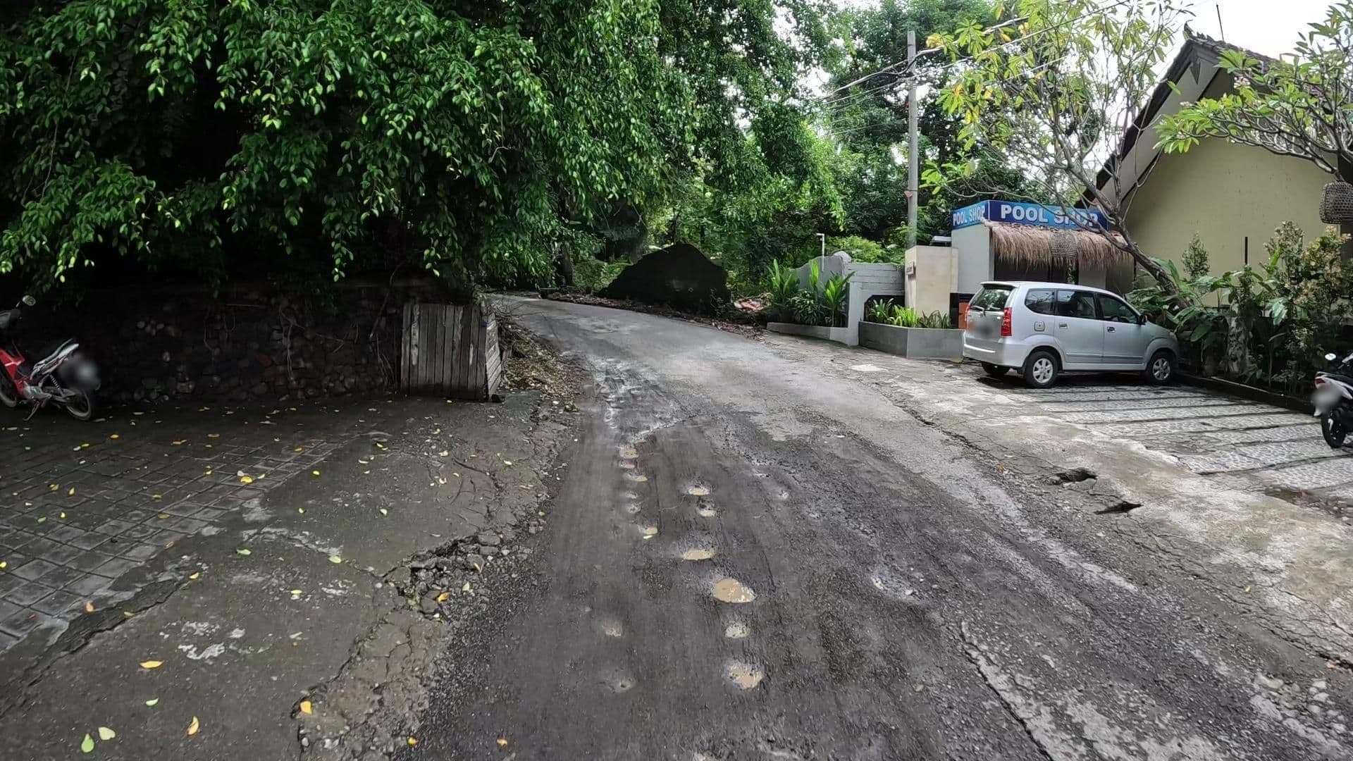 Street view near Sunshine Bungalows, Amlapura — © lucomsky (CC BY-SA · Mapillary)