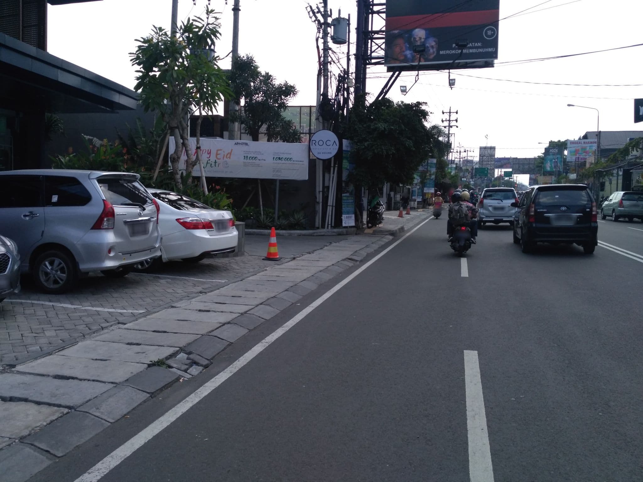 Street view near Artotel Hotel Yogyakarta, Melati