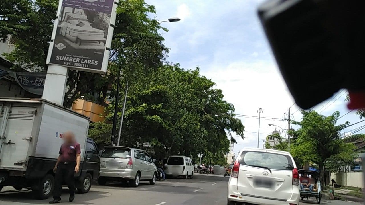 Street view near Kamarkoe Residence Red Doorz, Semarang