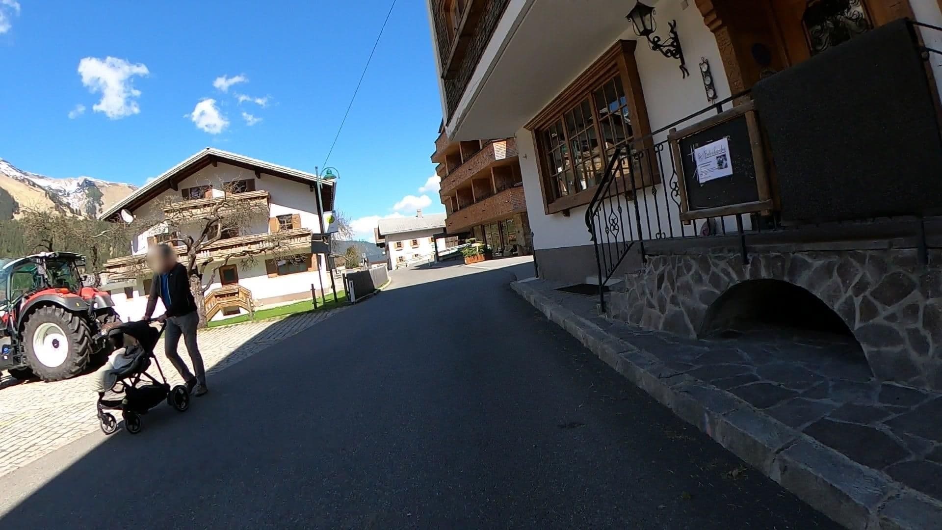 Street view near Stearawirt's Hauserei, Pettneu