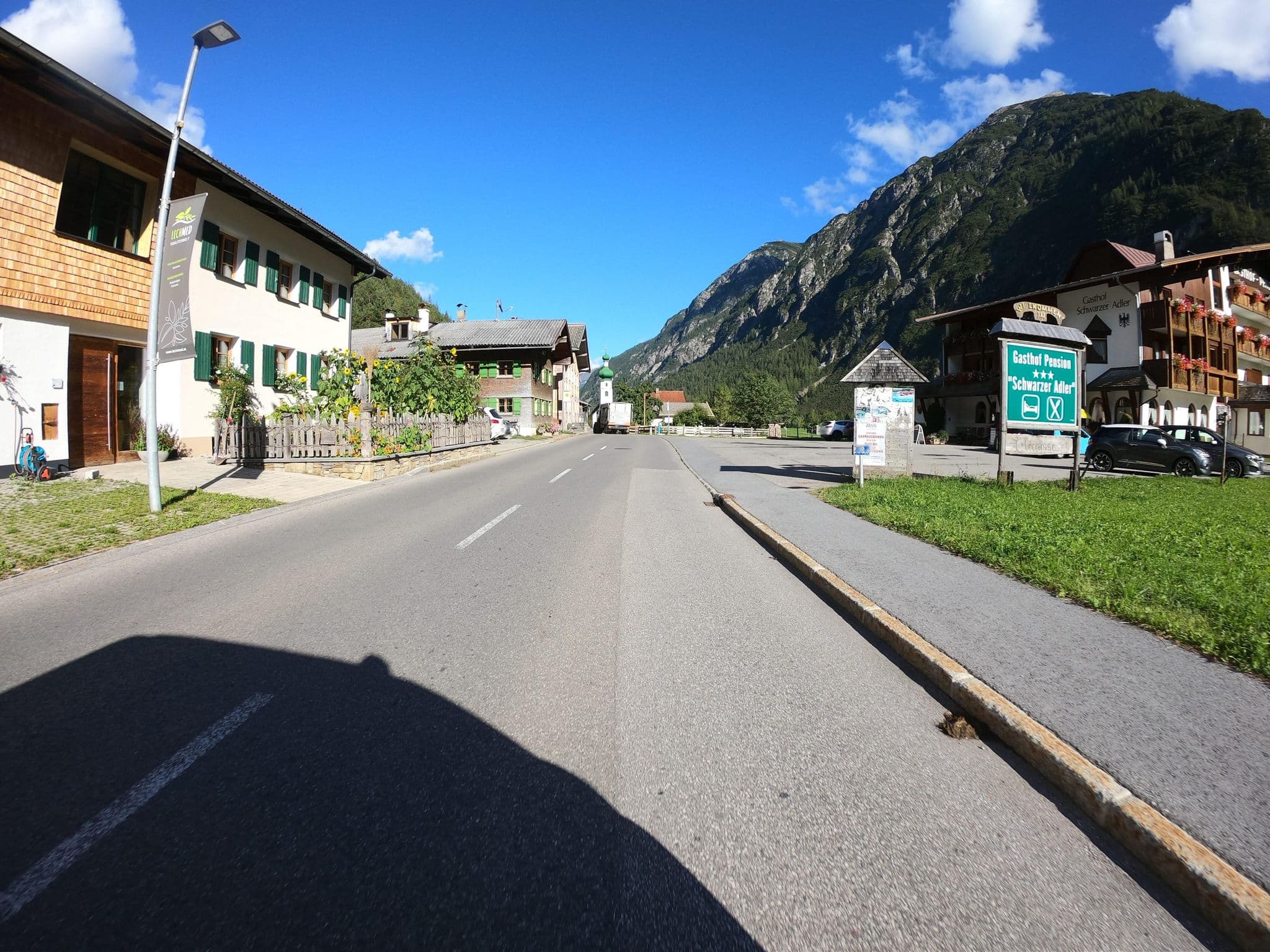 Street view near Gasthof Schwarzer Adler, Pettneu — © joostjakob (CC BY-SA · Mapillary)