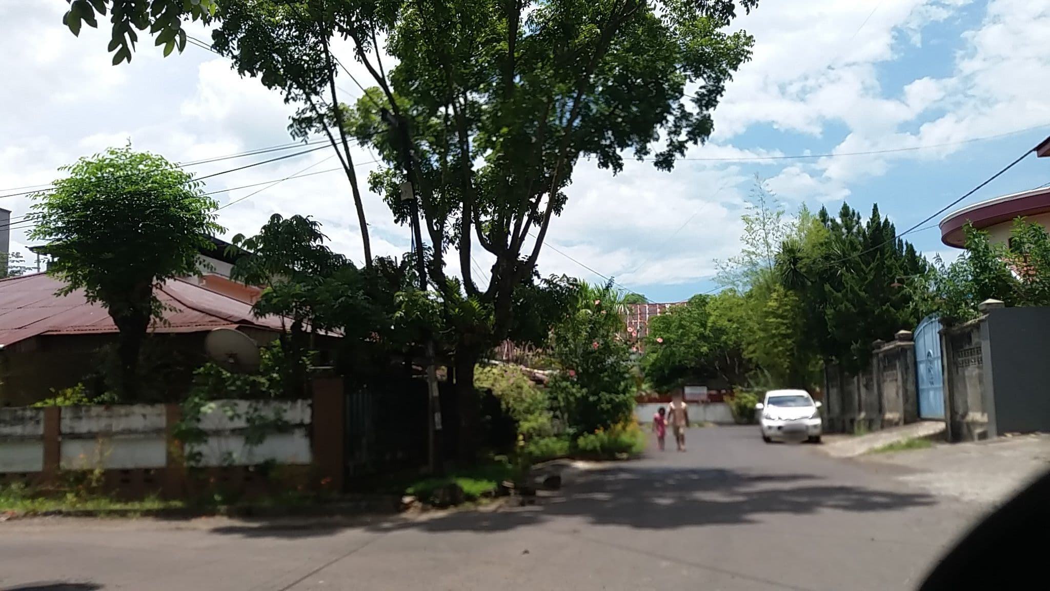 Street view near Malehosan Inn, Manado
