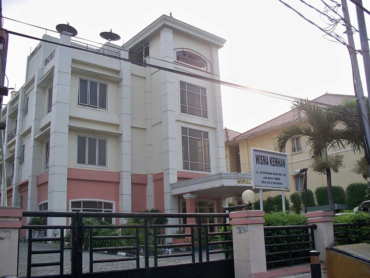 Wisma KemHan — photo: Akhmad Fauzi, CC BY 3.0, via Wikimedia Commons