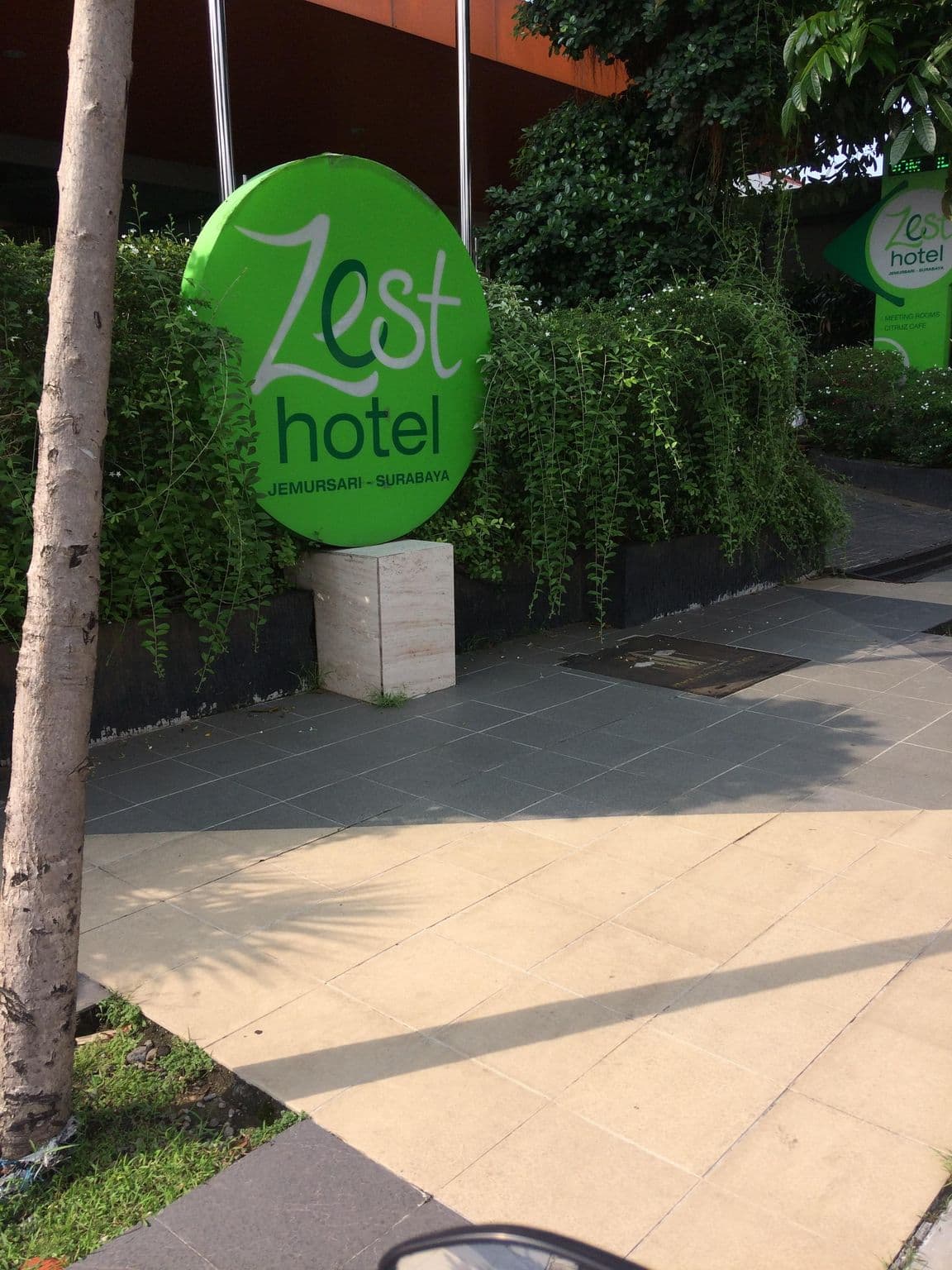 Street view near Zest Hotel Jemursari, Surabaya