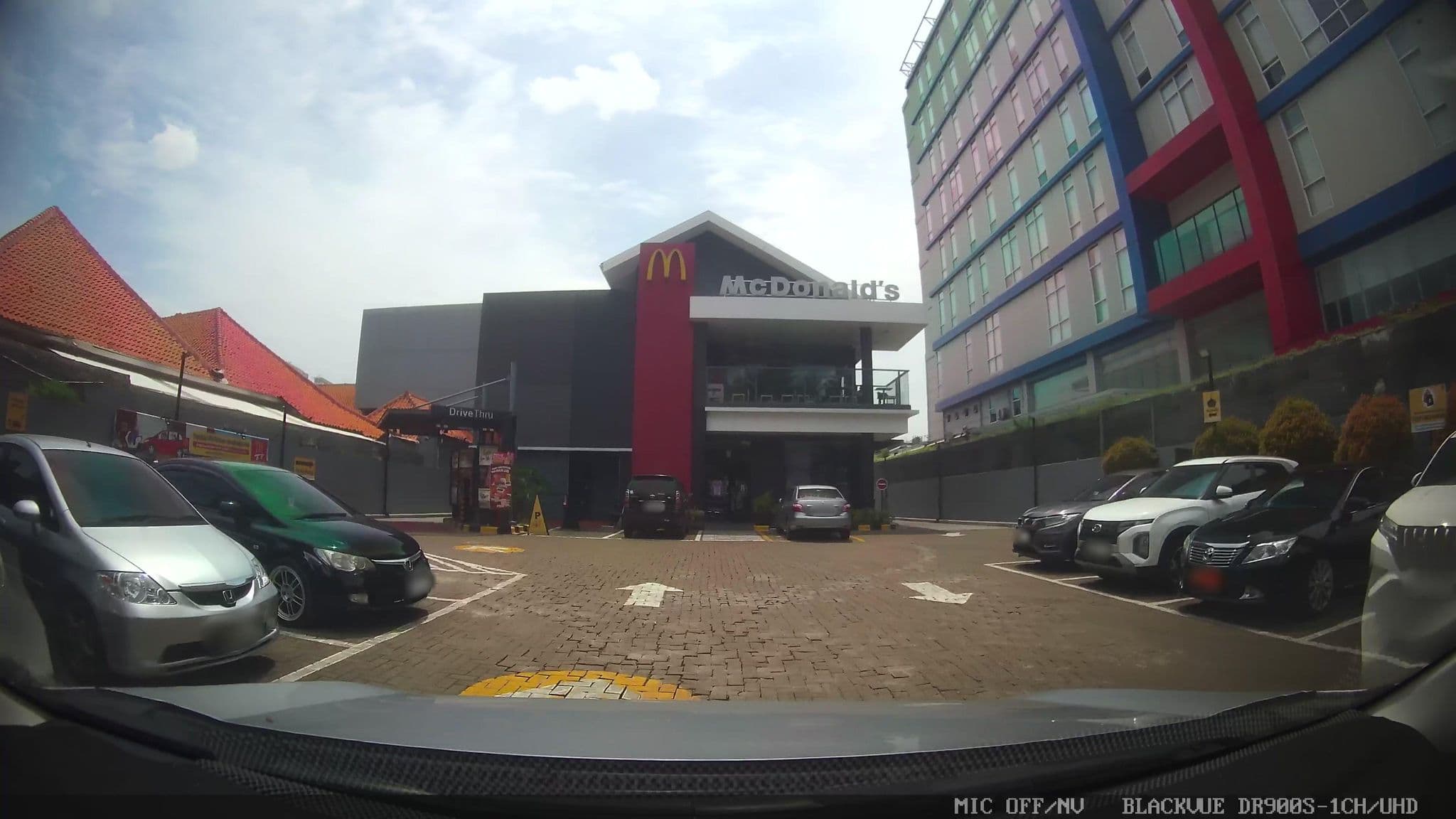 Street view near Cordela Hotel Senen Jakarta, Jakarta — © Kaart---FRONT (CC BY-SA · Mapillary)