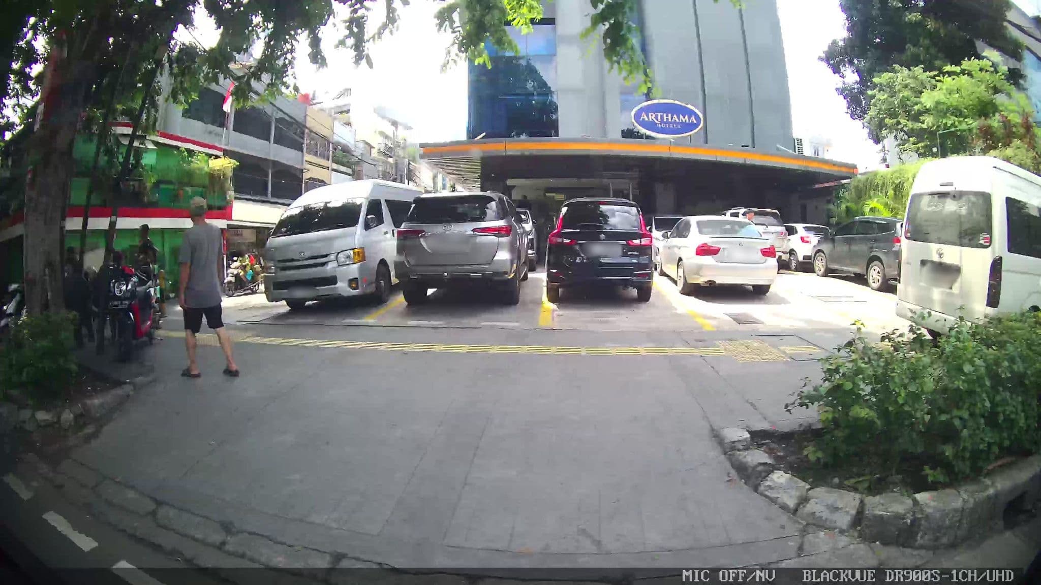 Street view near Hotel Arthama Jakarta, Jakarta — © Kaart---LEFT (CC BY-SA · Mapillary)