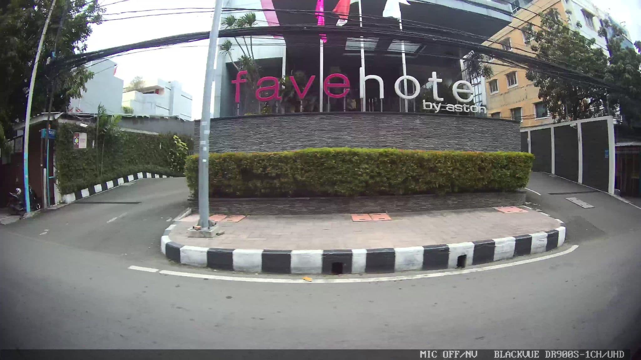 Street view near favehotel Zainul Arifin, Jakarta — © Kaart---LEFT (CC BY-SA · Mapillary)