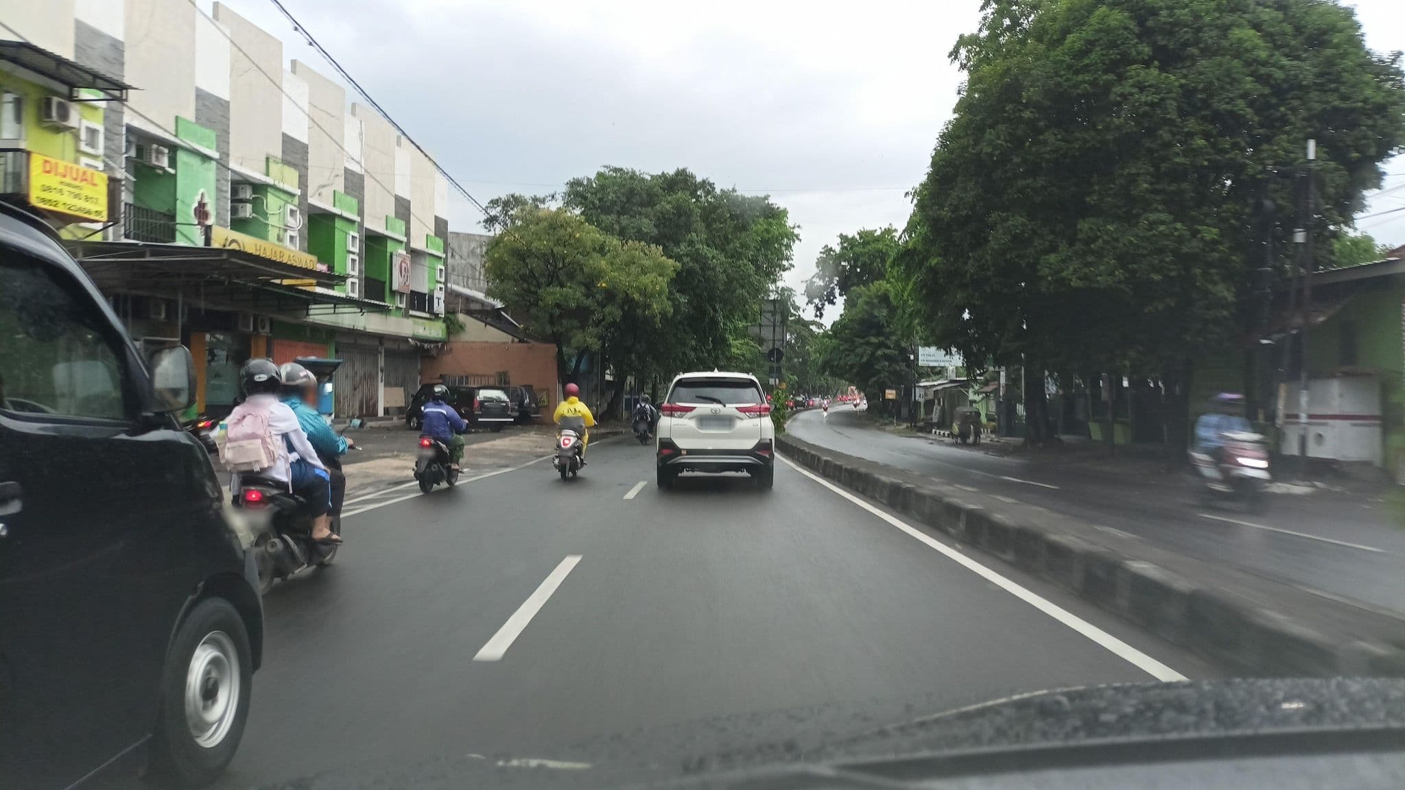 Street view near Simpel Inn, Surakarta — © ardi93 (CC BY-SA · Mapillary)