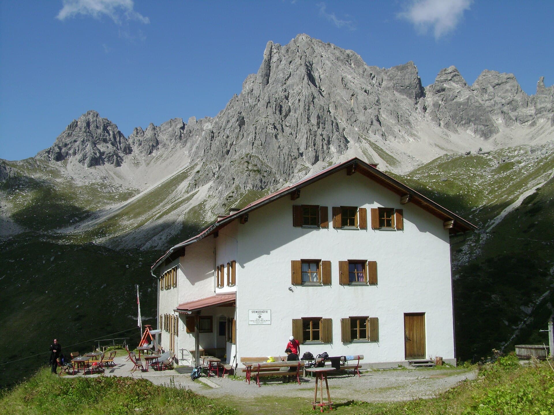 Steinseehütte (via Wikimedia Commons, CC BY-SA 3.0)