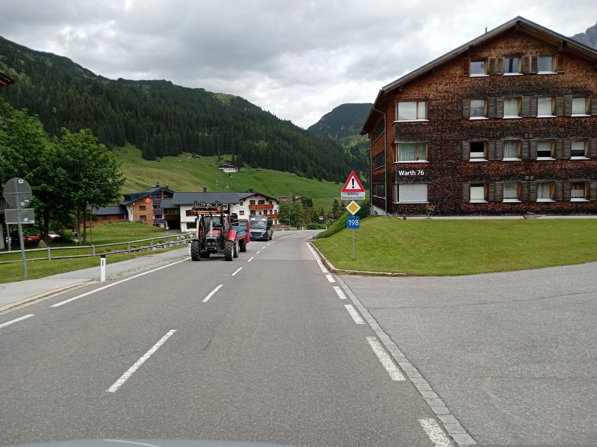 Street view near Tirolerhof, Lech