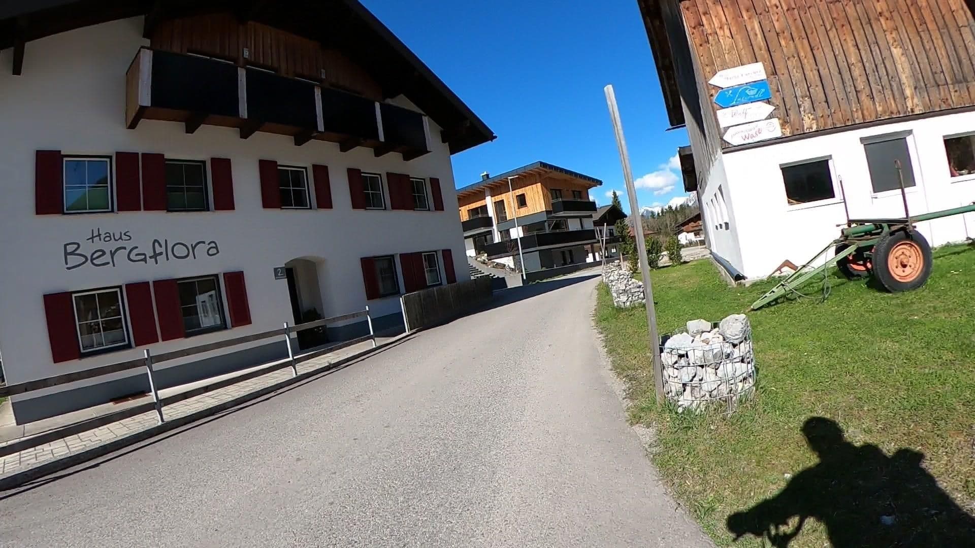Street view near Bergflora, Pettneu