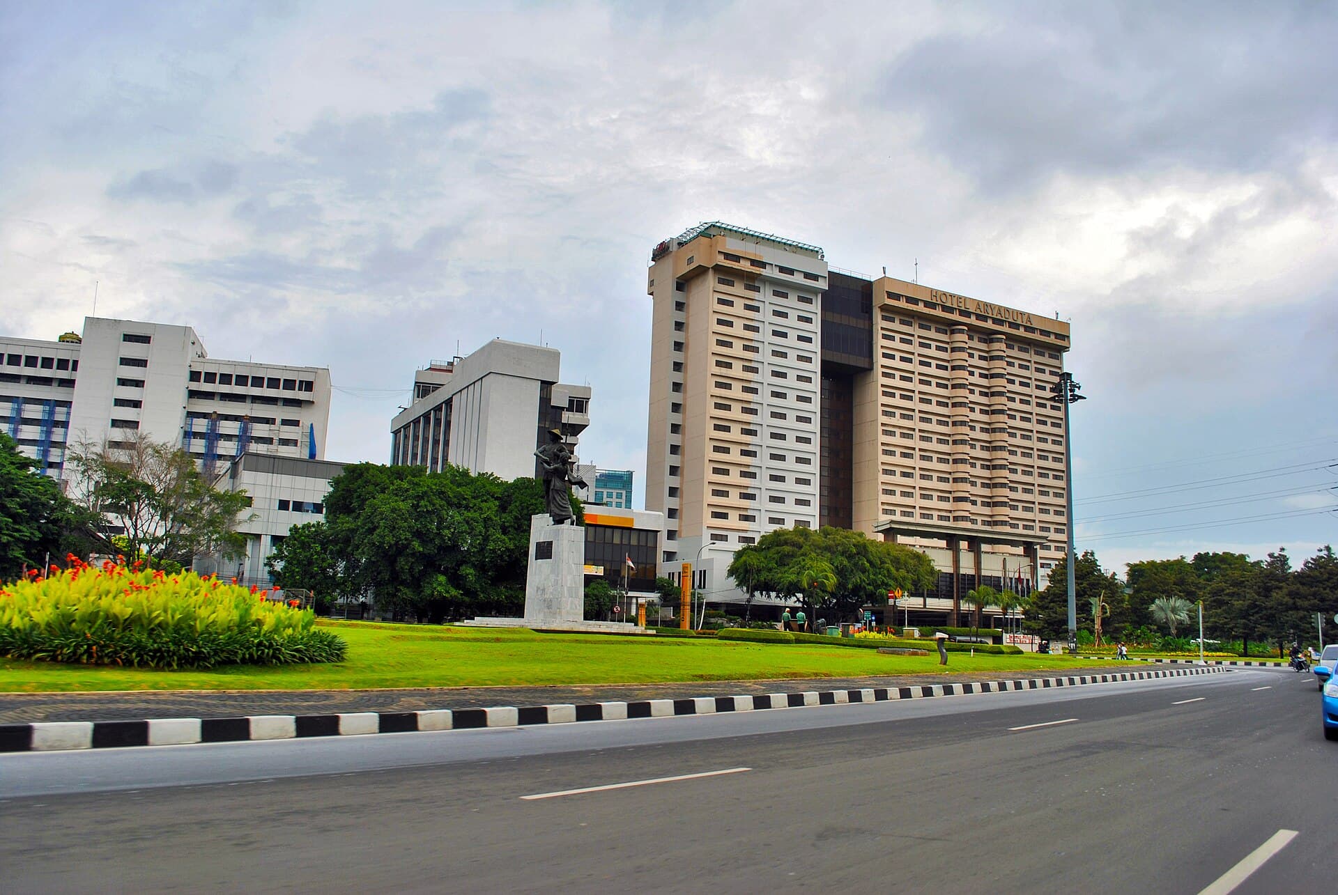 Hotel Aryaduta (via Wikimedia Commons, CC BY-SA 3.0)