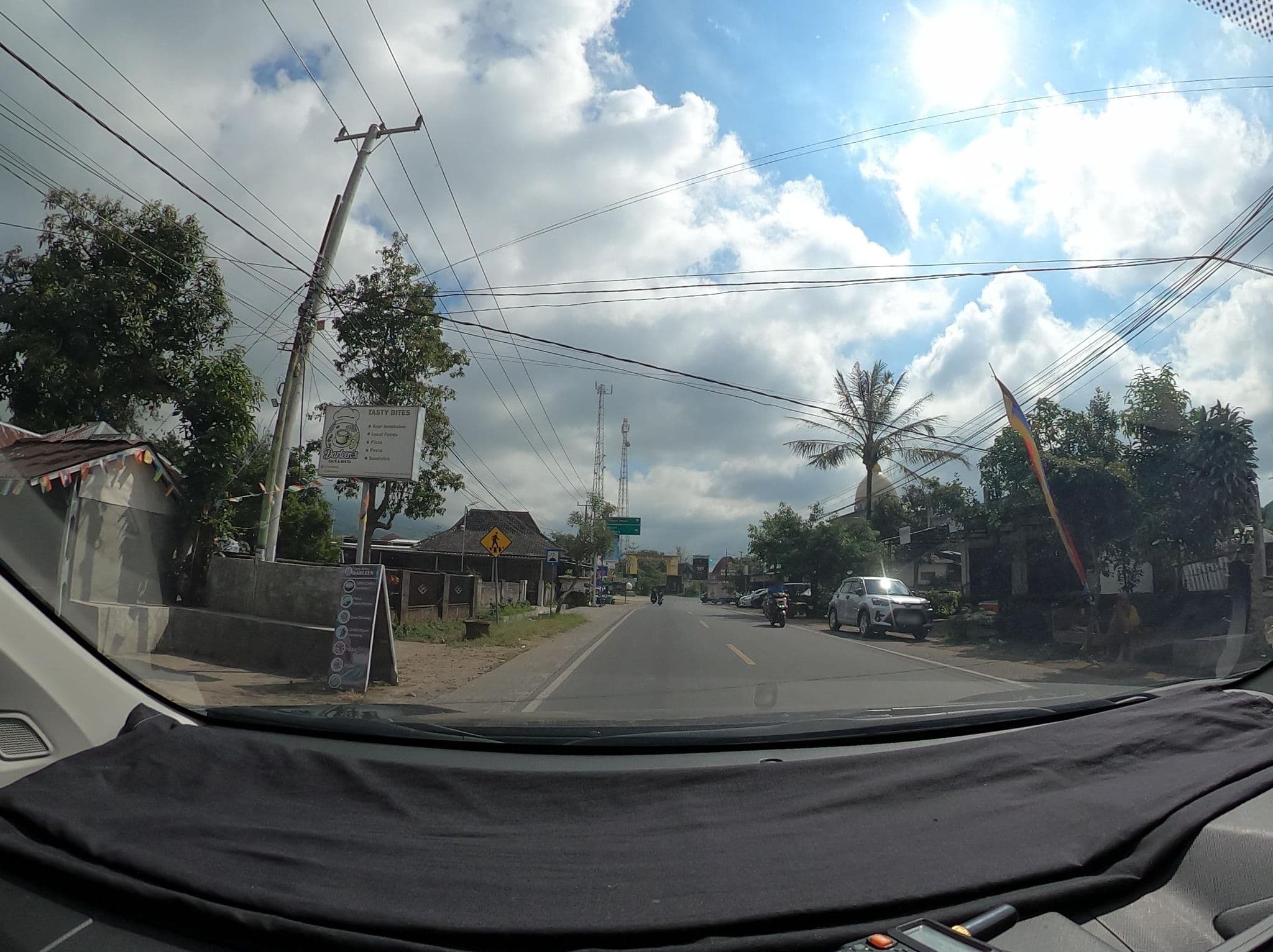 Street view near Exotic Rinjani Lodge, Labuan Lombok — © Kaart_Local (CC BY-SA · Mapillary)