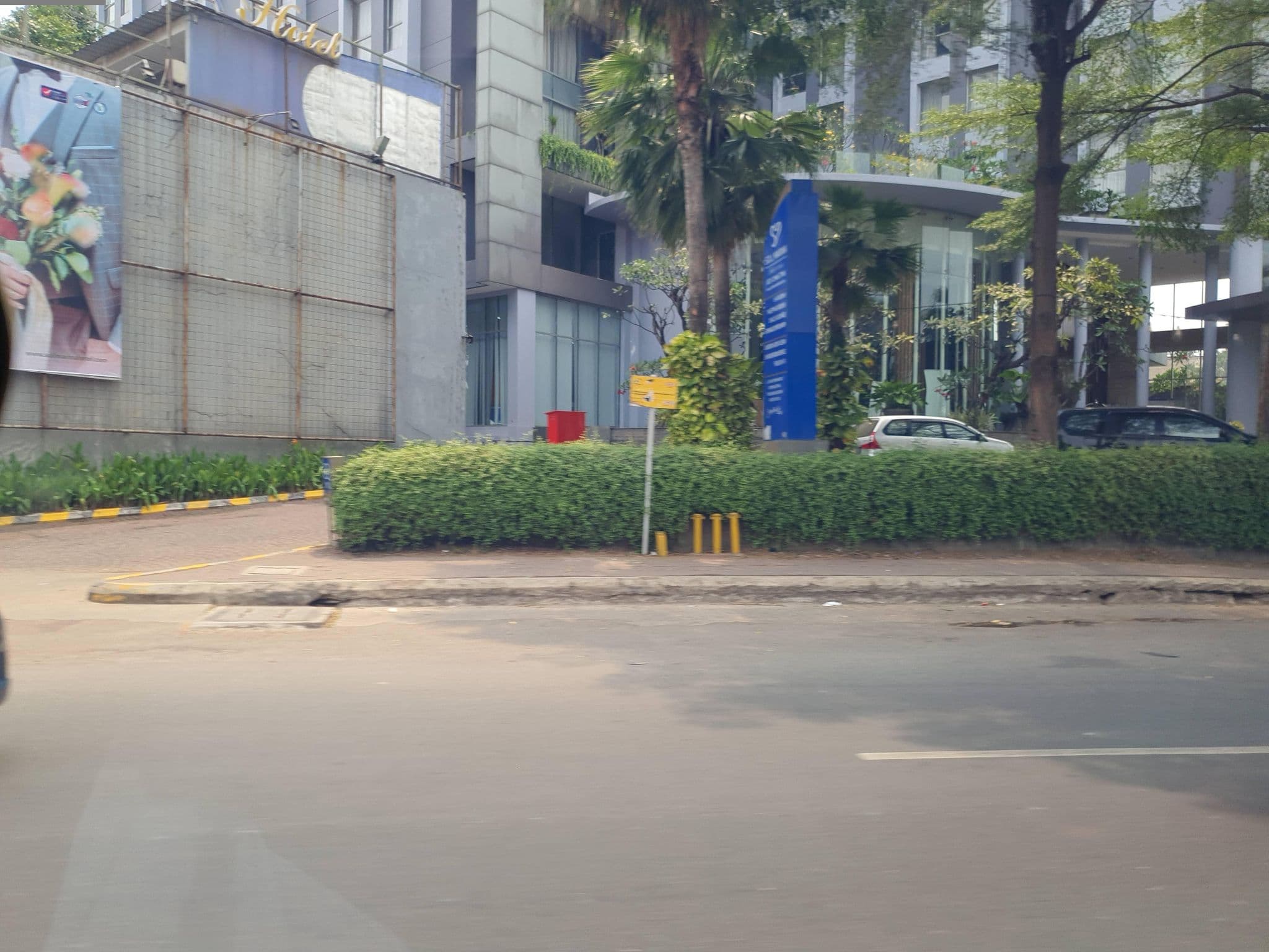 Street view near Soll Marina Hotel, Ciputat — © FotoPeta (CC BY-SA · Mapillary)