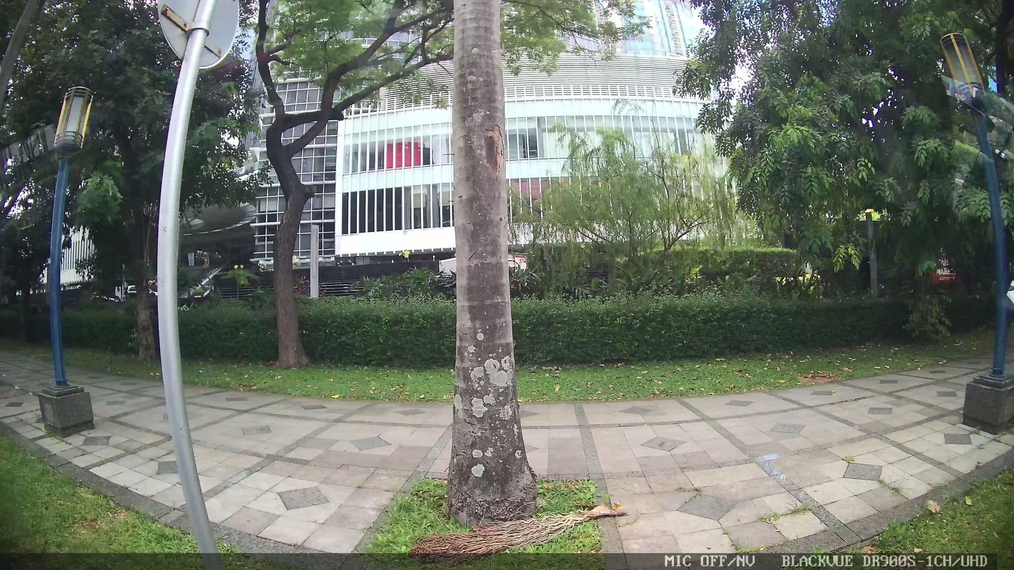 Street view near Oakwood Premier Cozmo, Jakarta — © Kaart---LEFT (CC BY-SA · Mapillary)