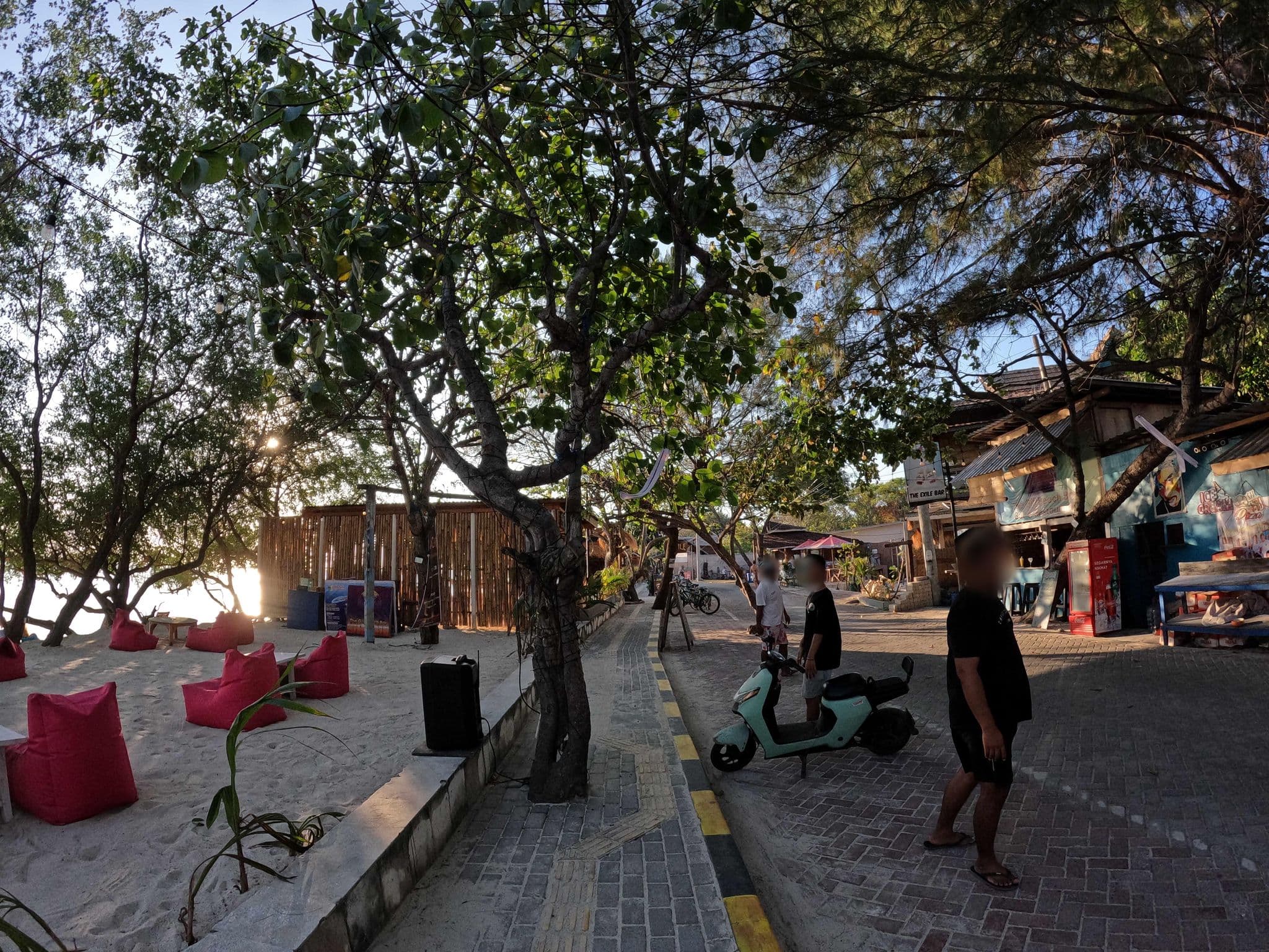 Street view near The Exile, Gili Trawangan — © lucomsky (CC BY-SA · Mapillary)
