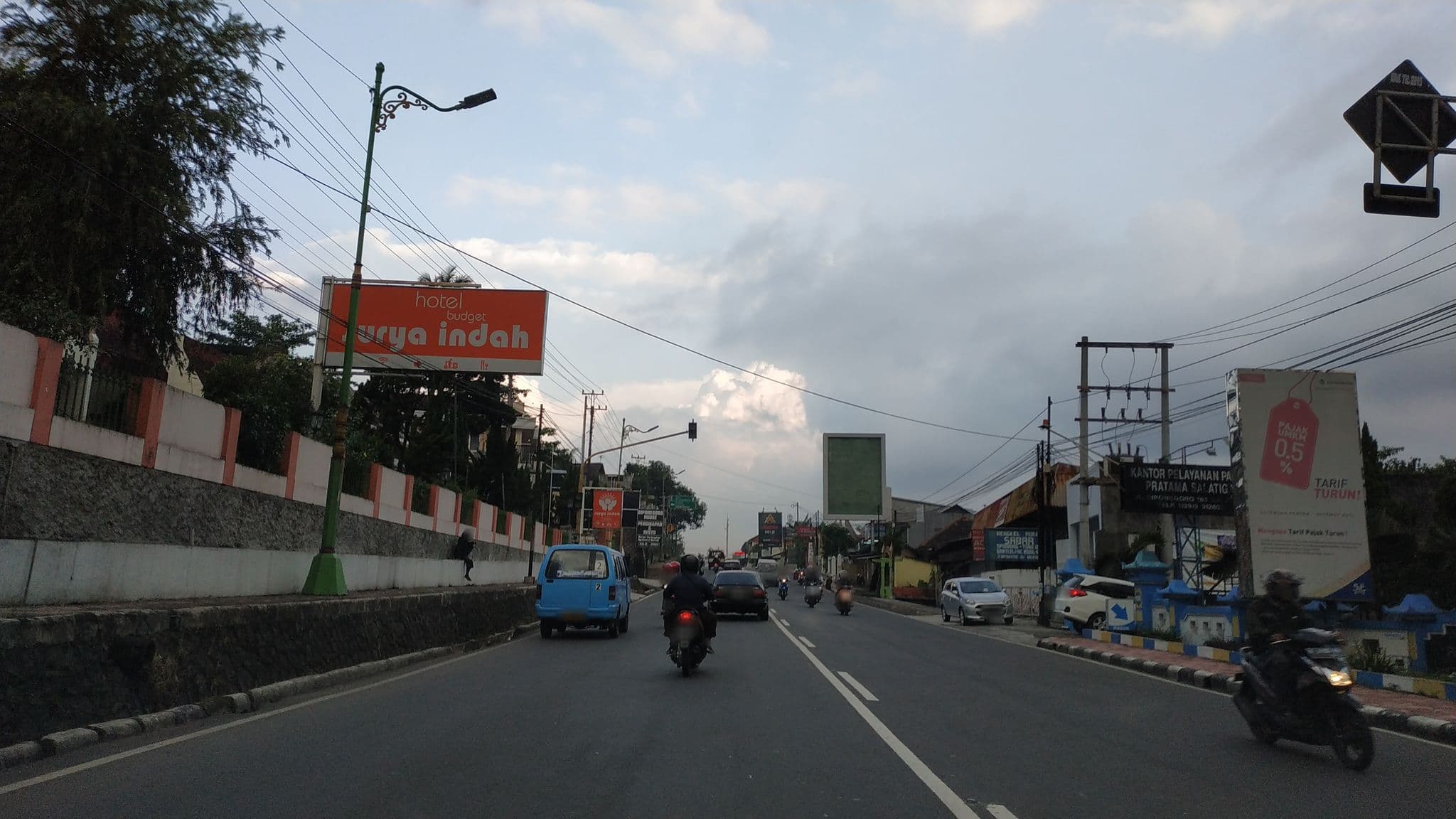 Street view near Hotel Surya Indah Salatiga, Salatiga — © fadlilaa (CC BY-SA · Mapillary)