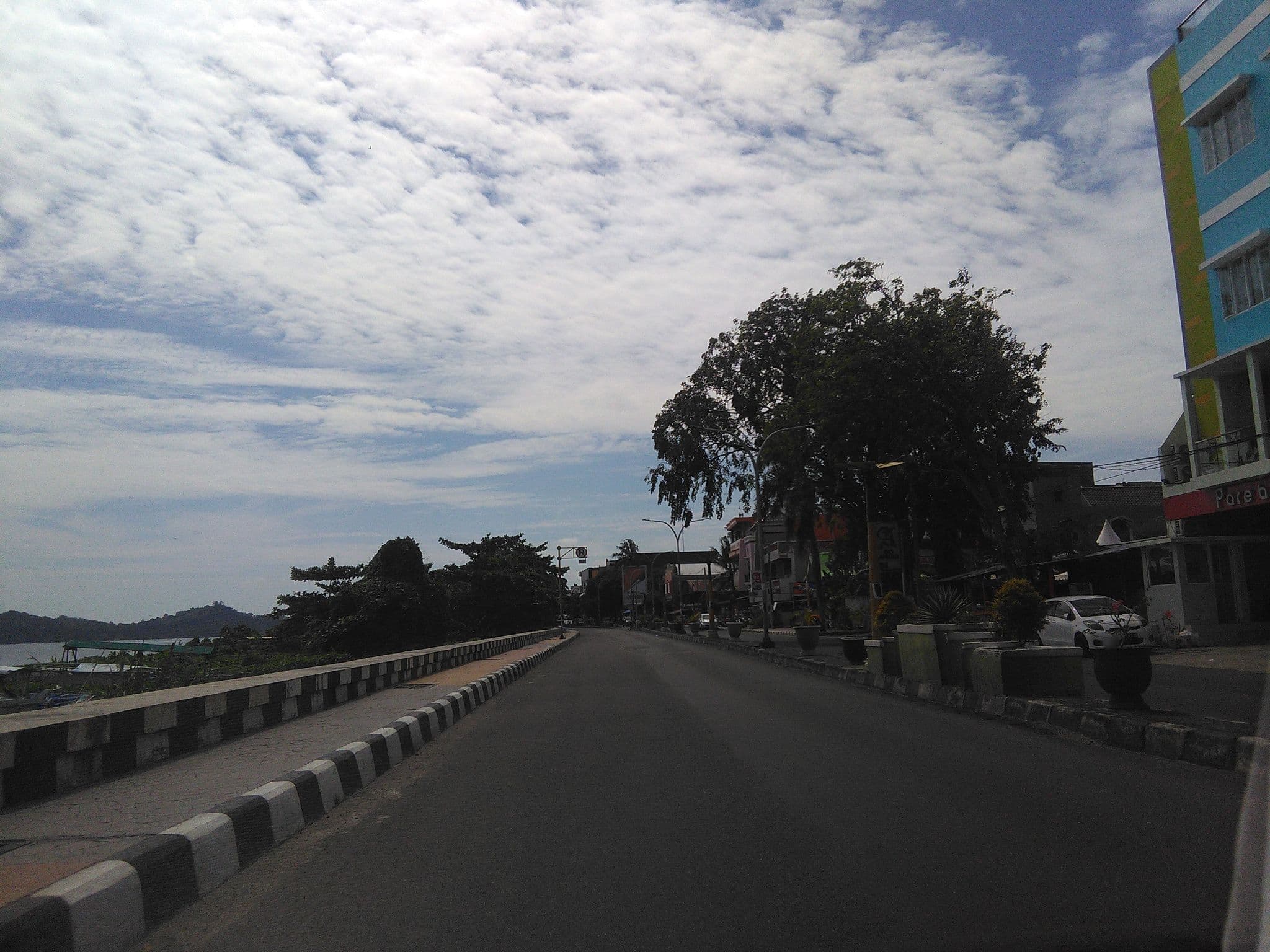 Street view near Pare Beach Hotel, Parepare — © hanifarafah (CC BY-SA · Mapillary)