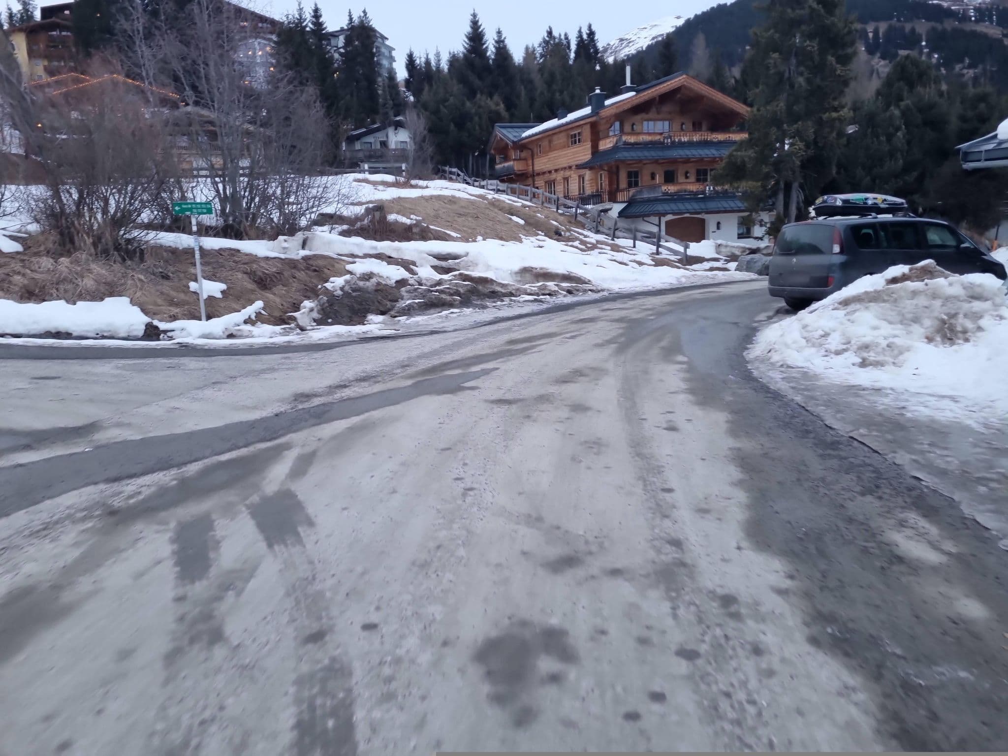 Street view near Lich, Neukirchen am Großvenediger