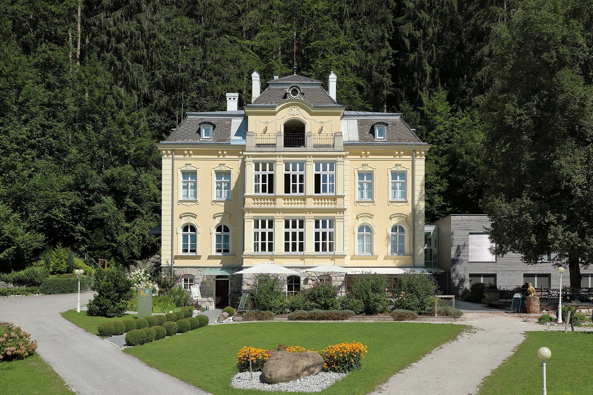 Nationalparkhotel "Villa Sonnwend" (via Wikimedia Commons, CC BY-SA 4.0)
