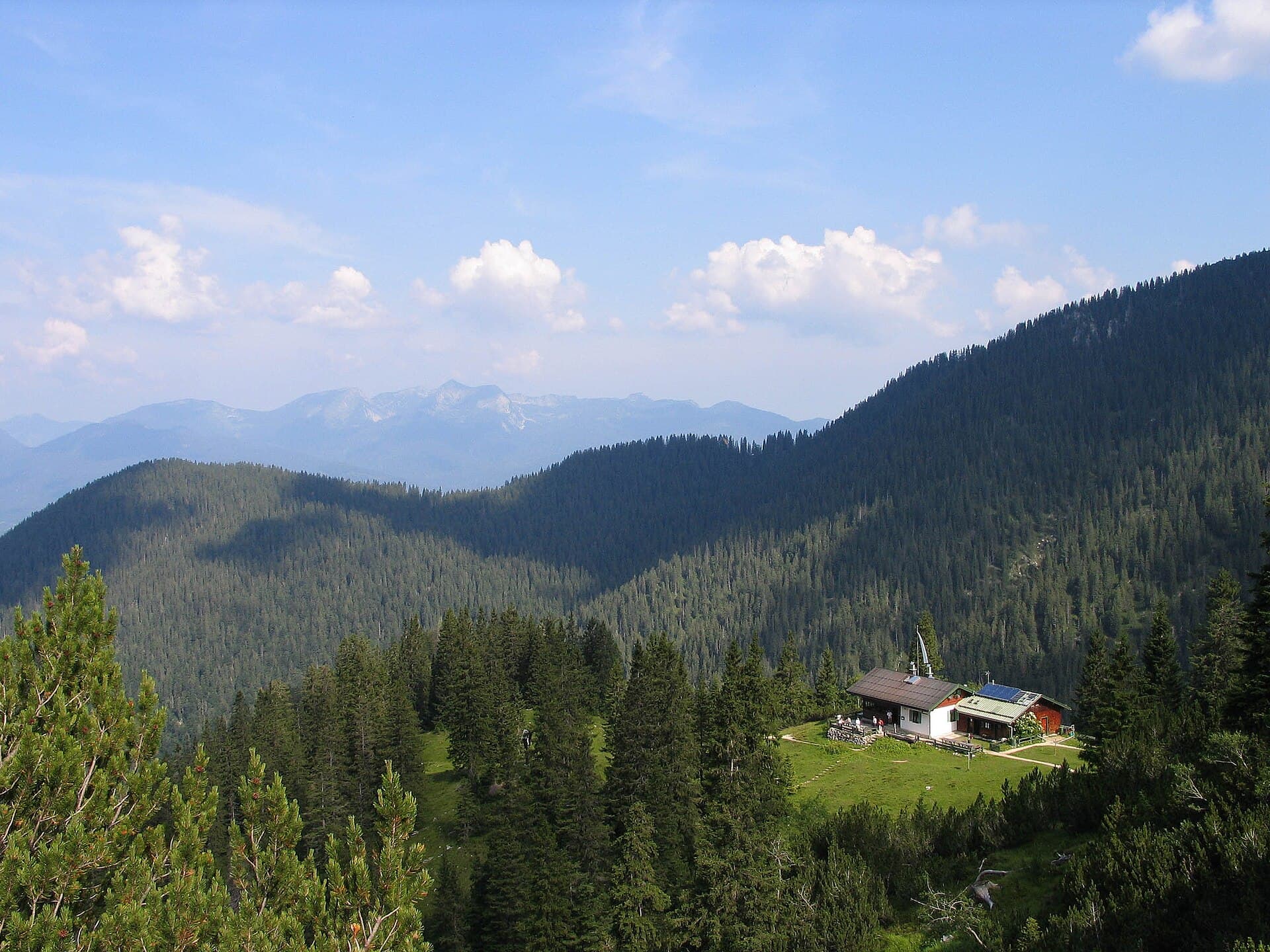 Hochlandhütte (via Wikimedia Commons, CC BY-SA 3.0)