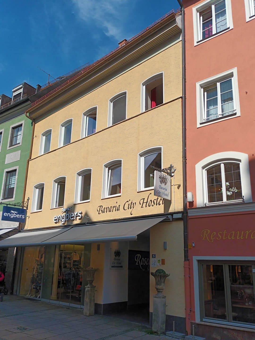 Bavaria City Hostel (via Wikimedia Commons, CC BY-SA 4.0)