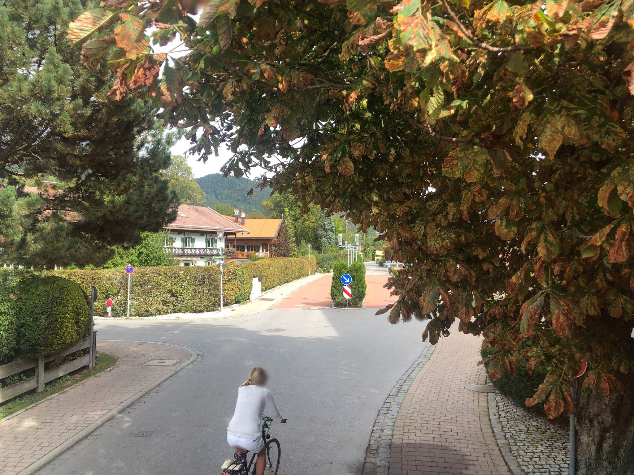 Street view near Park-Hotel Egerner Höfe, Rottach-Egern — © sandyerrestad (CC BY-SA · Mapillary)