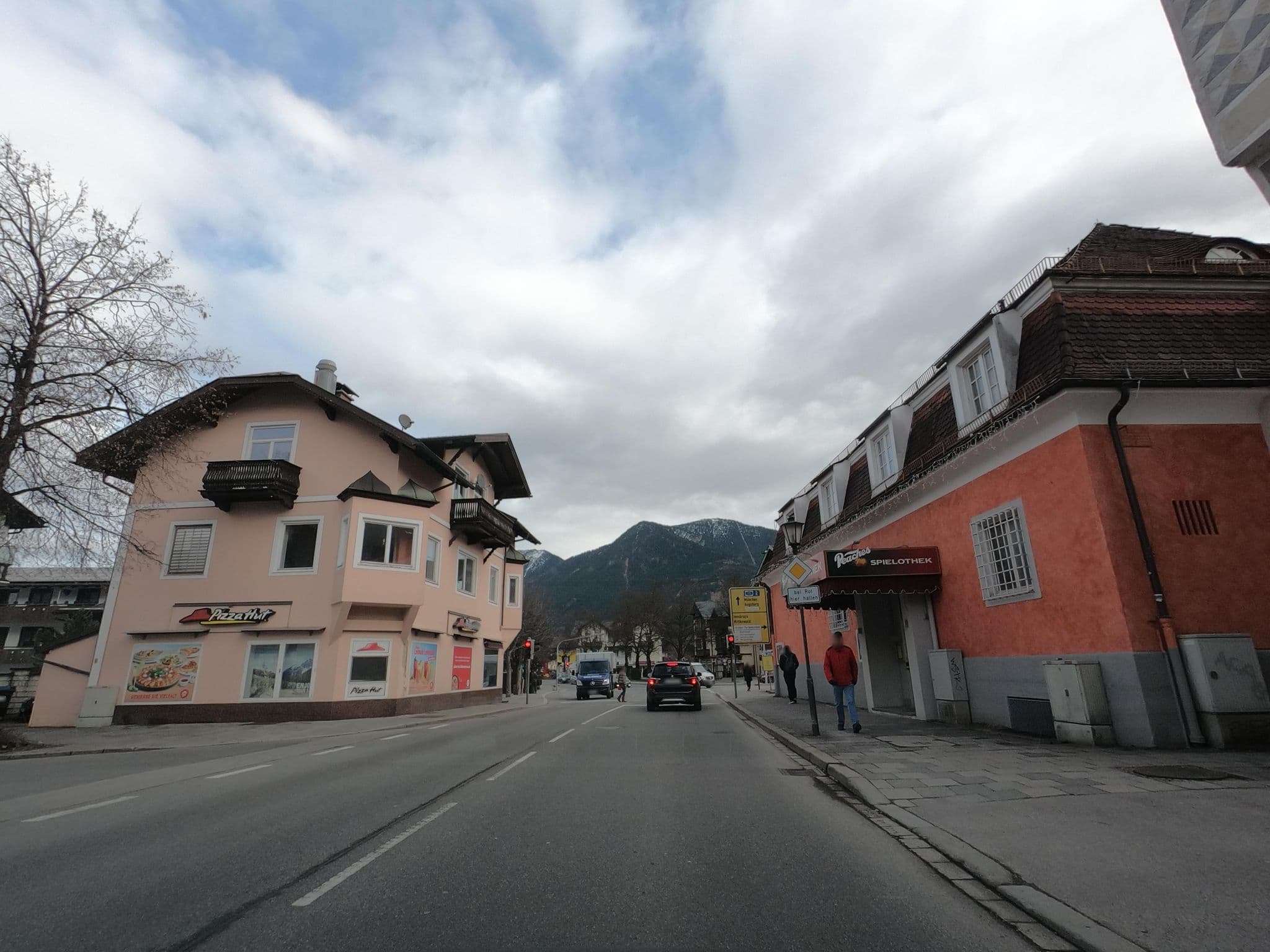 Street view near Zum Lamm, Garmisch-Partenkirchen — © frhh211 (CC BY-SA · Mapillary)