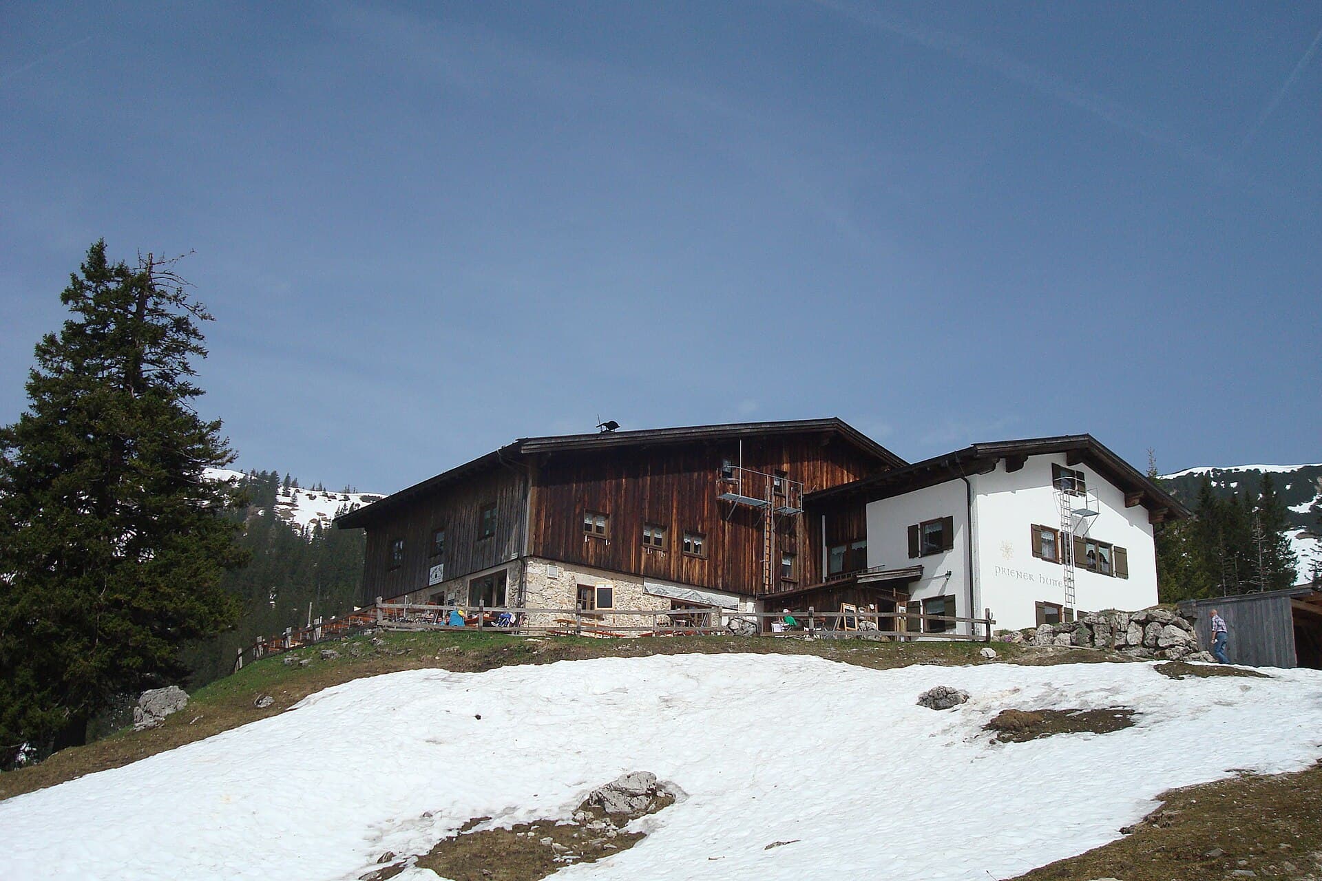 Priener Hütte (via Wikimedia Commons, CC0)