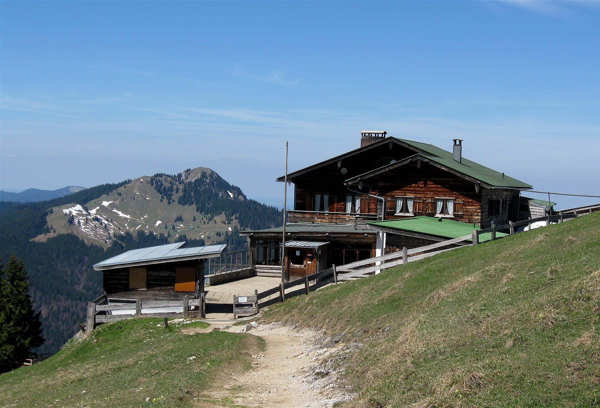 Hirschberghaus (via Wikimedia Commons, CC BY-SA 3.0)