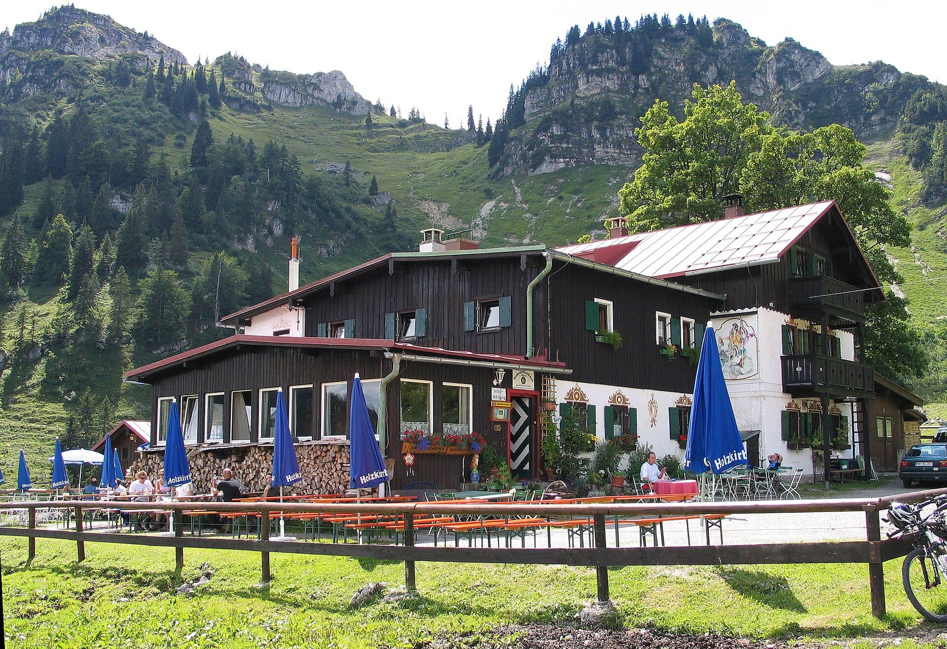 Bodenschneidhaus (via Wikimedia Commons, CC BY-SA 3.0)
