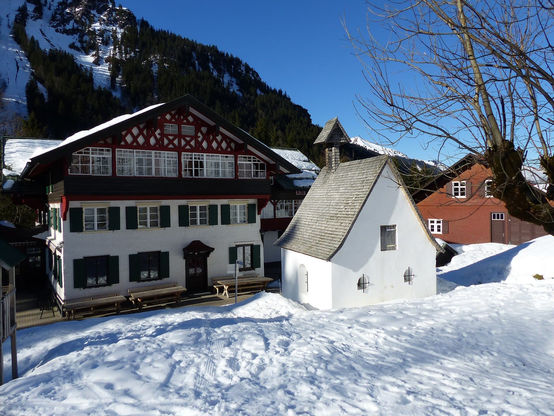 Berggasthof Einödsbach (via Wikimedia Commons, CC BY-SA 4.0)