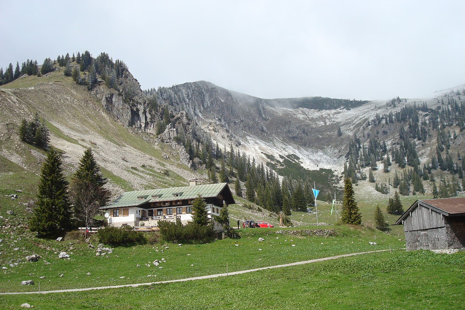 Schönfeldhütte (via Wikimedia Commons, CC BY-SA 3.0)