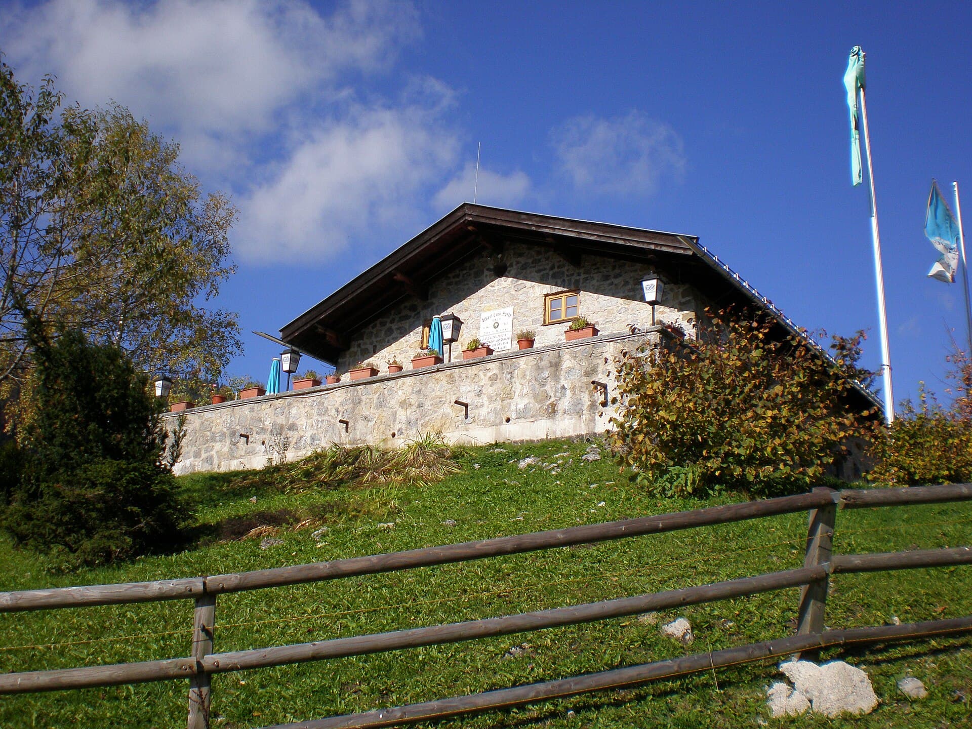 Albert-Link-Hütte (via Wikimedia Commons, CC BY-SA 3.0)