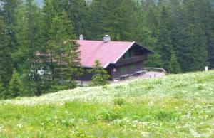 Aiblinger Hütte (via Wikimedia Commons, CC BY-SA 3.0)