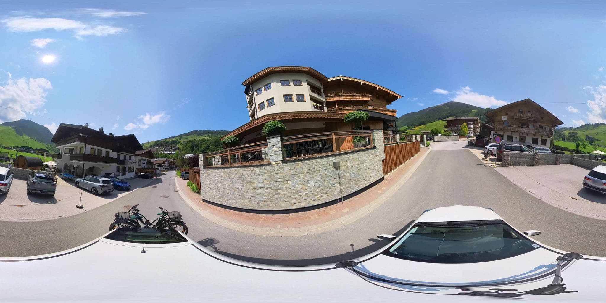 Street view near Der Unterschwarzachhof, Hinterglemm — © osmplus_org (CC BY-SA · Mapillary)
