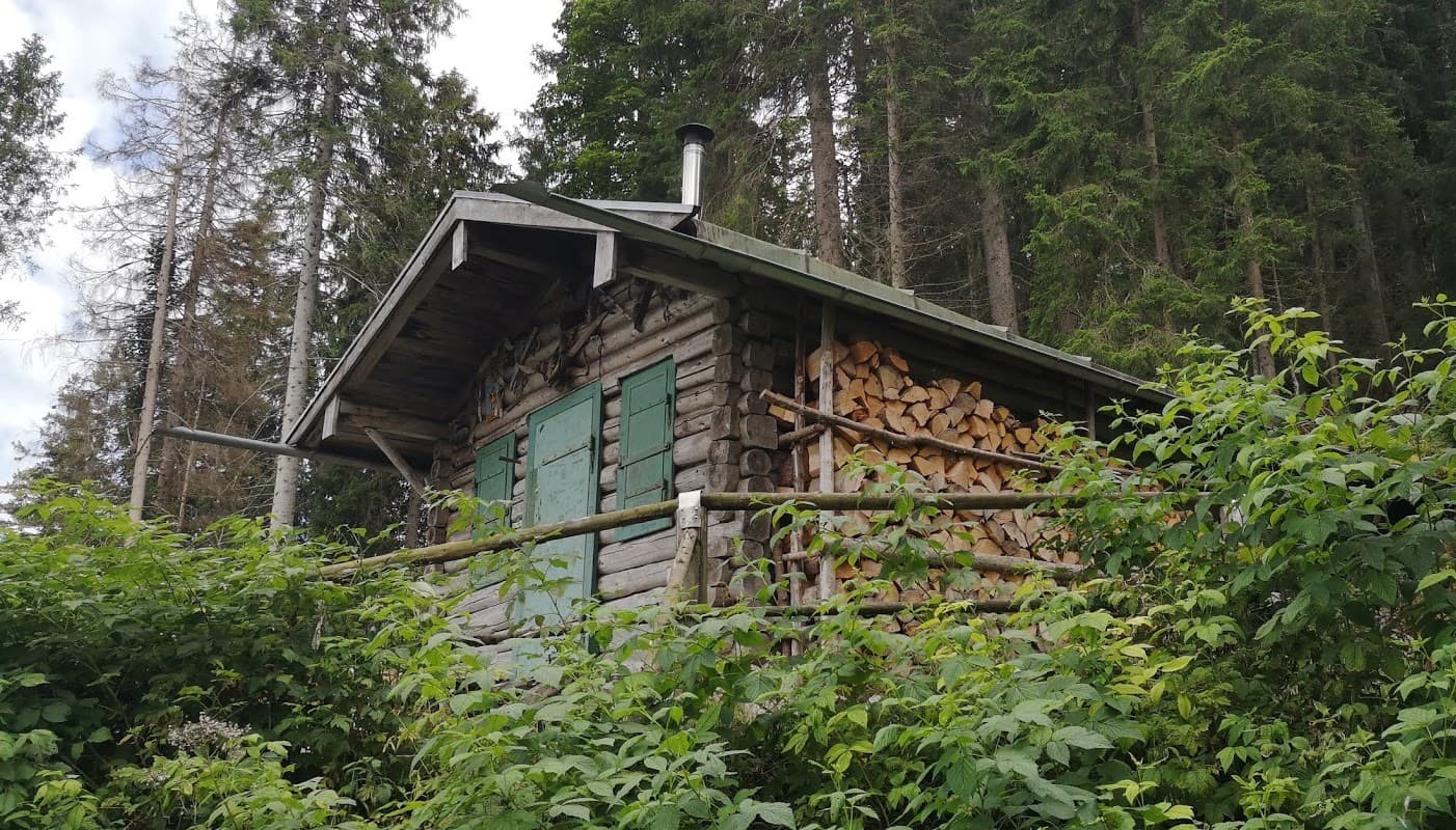 Waxensteinhütte (via Wikimedia Commons, CC BY-SA 4.0)