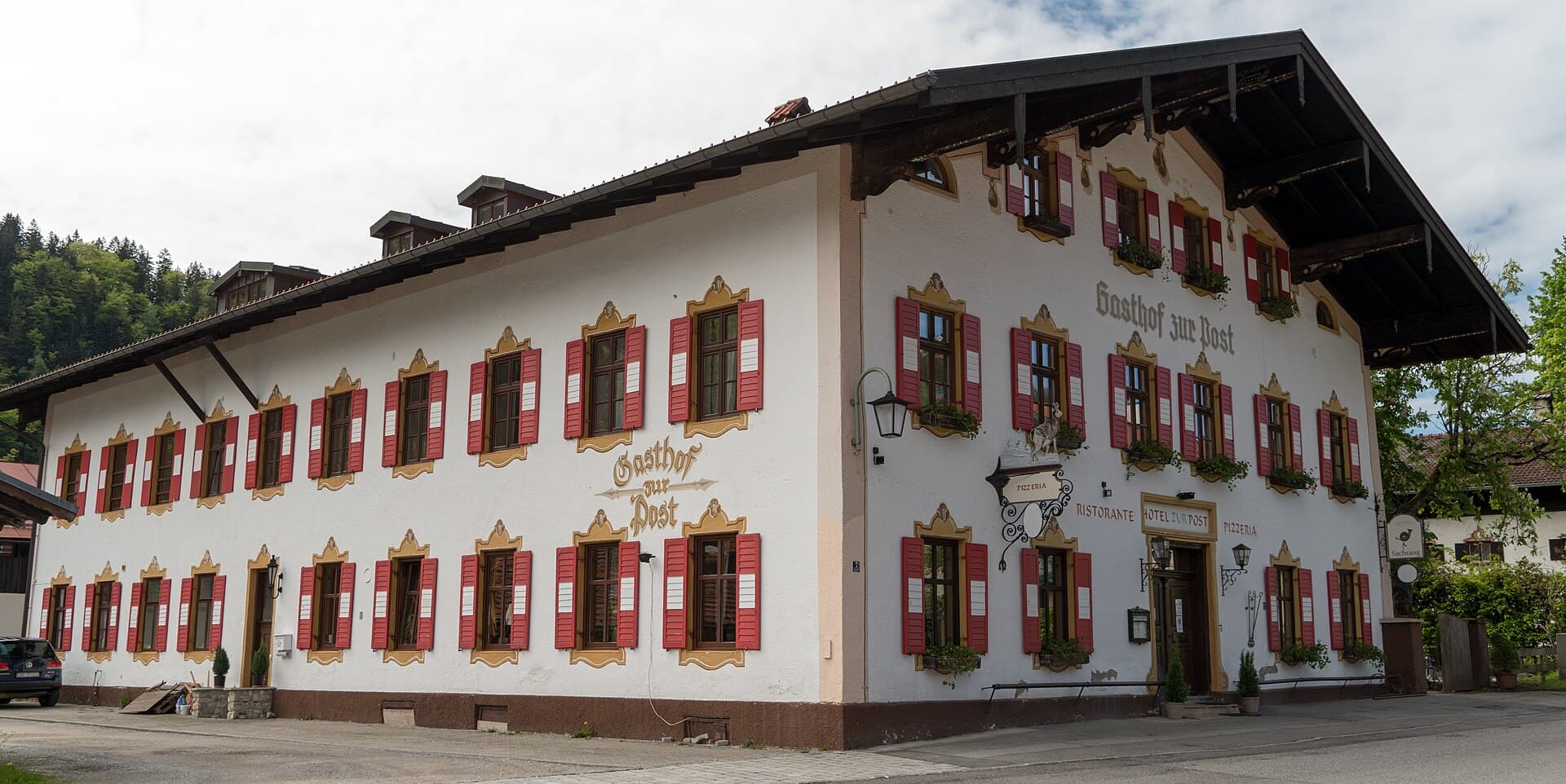 Hotel zur Post (via Wikimedia Commons, CC BY-SA 4.0)