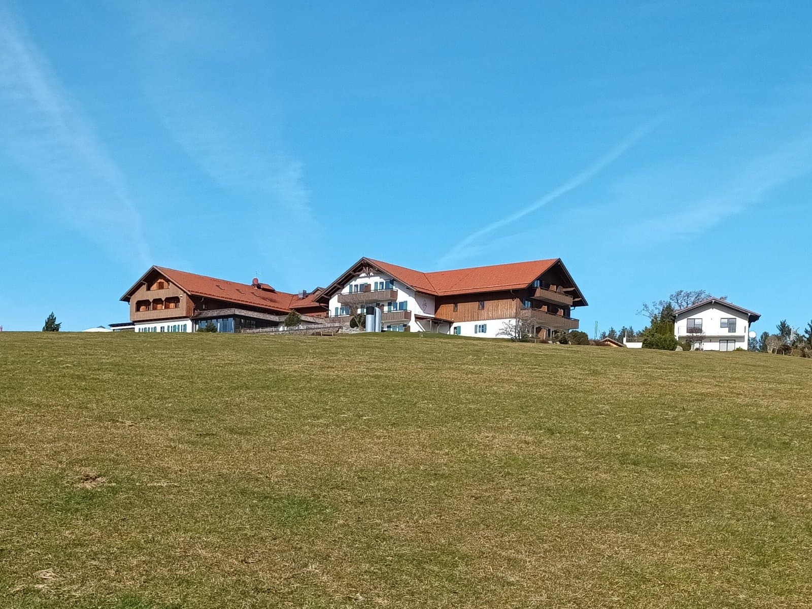 Hotel Auf der Gsteig (via Wikimedia Commons, CC0)