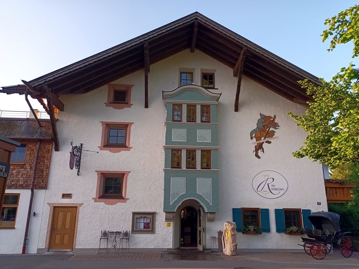Hotel Das Rübezahl (via Wikimedia Commons, CC BY-SA 4.0)