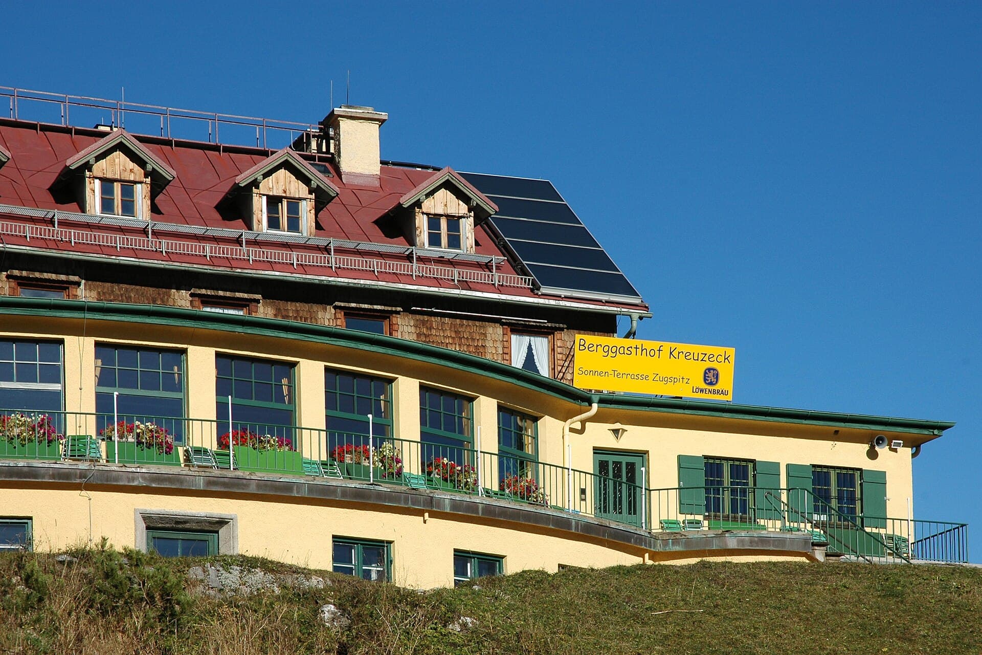 Kreuzeckhaus (via Wikimedia Commons, CC BY-SA 3.0)