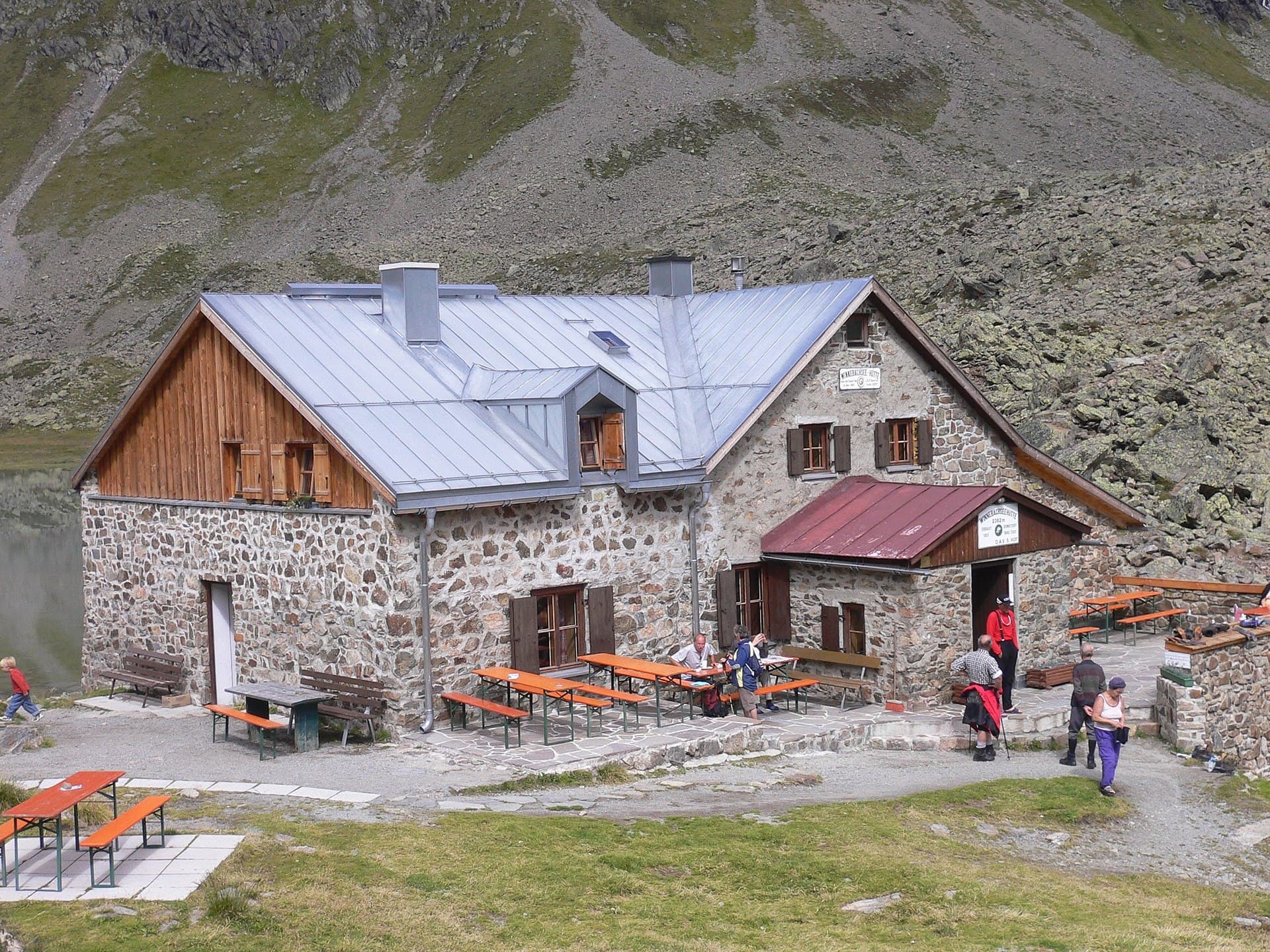 Winnebachseehütte (via Wikimedia Commons, CC BY-SA 3.0)