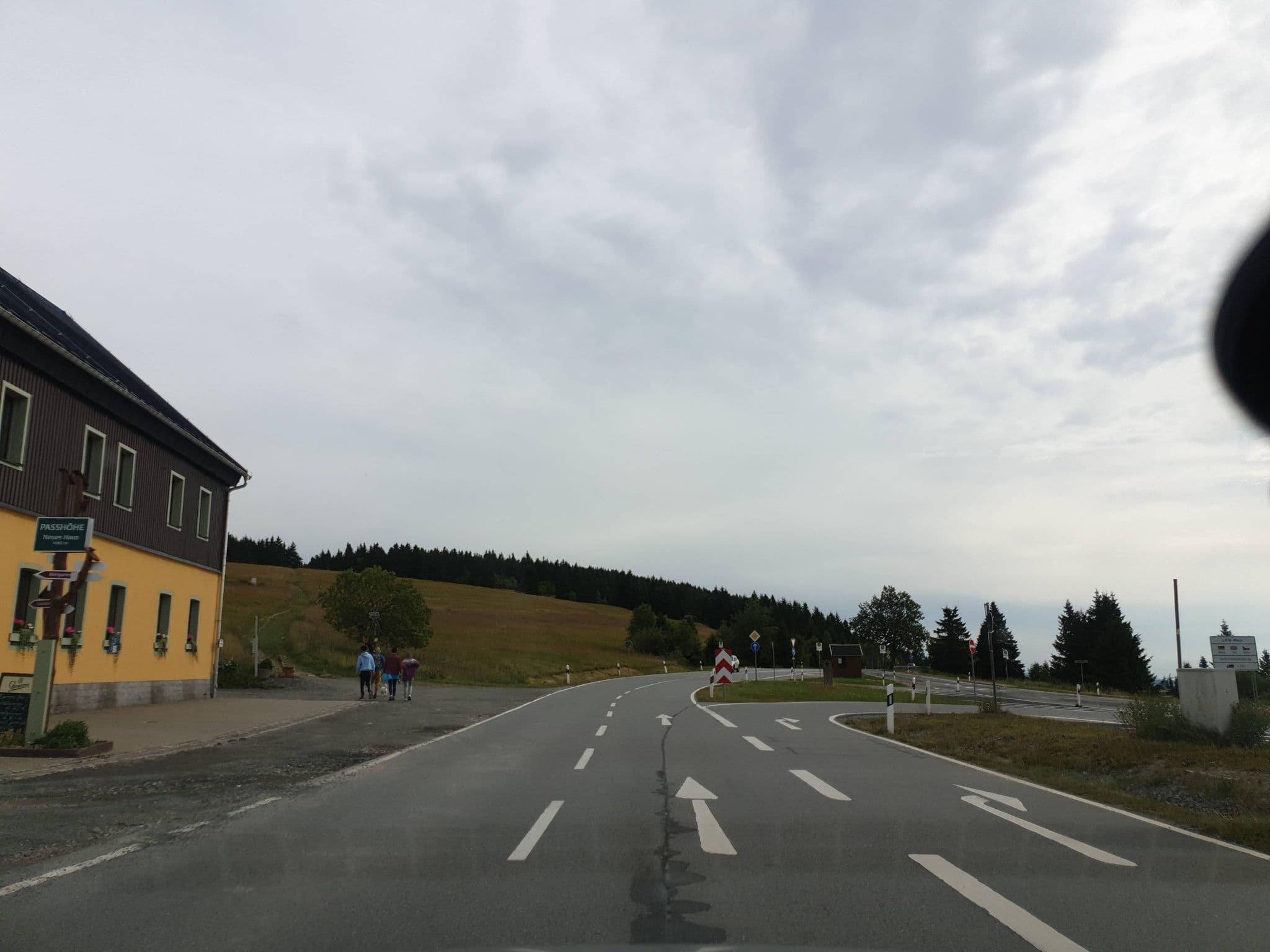 Street view near Berggasthof Neues Haus, Kurort Oberwiesenthal — © canislupus (CC BY-SA · Mapillary)