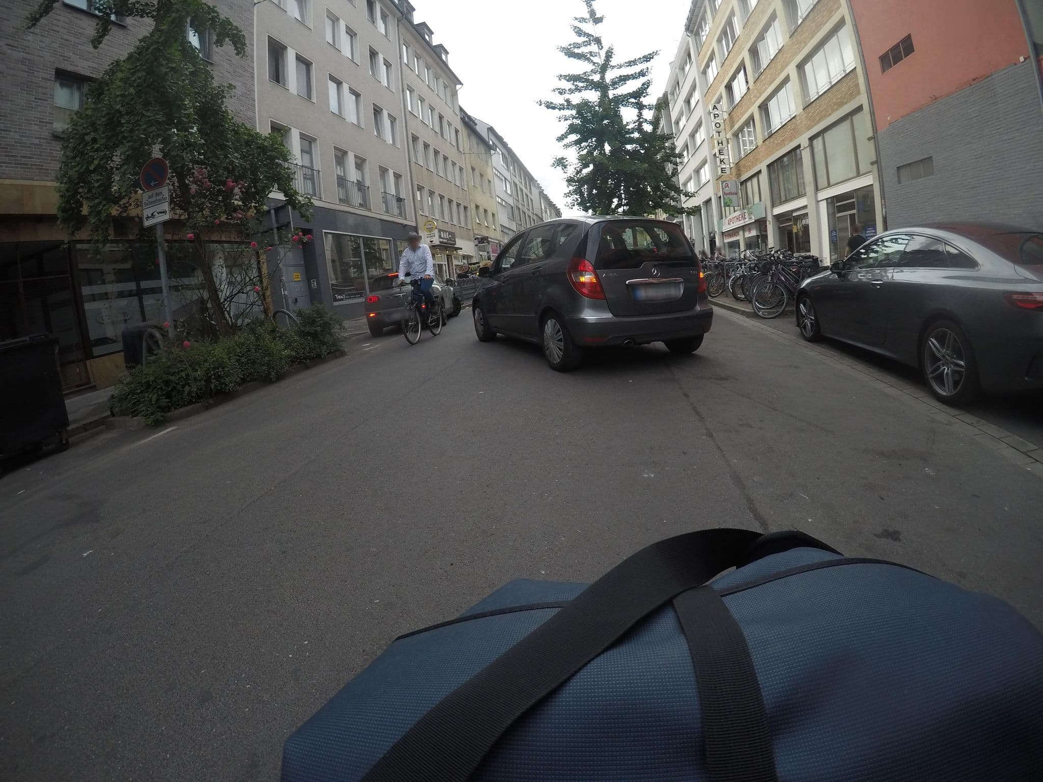 Street view near City Hotel, Düsseldorf — © mfa (CC BY-SA · Mapillary)