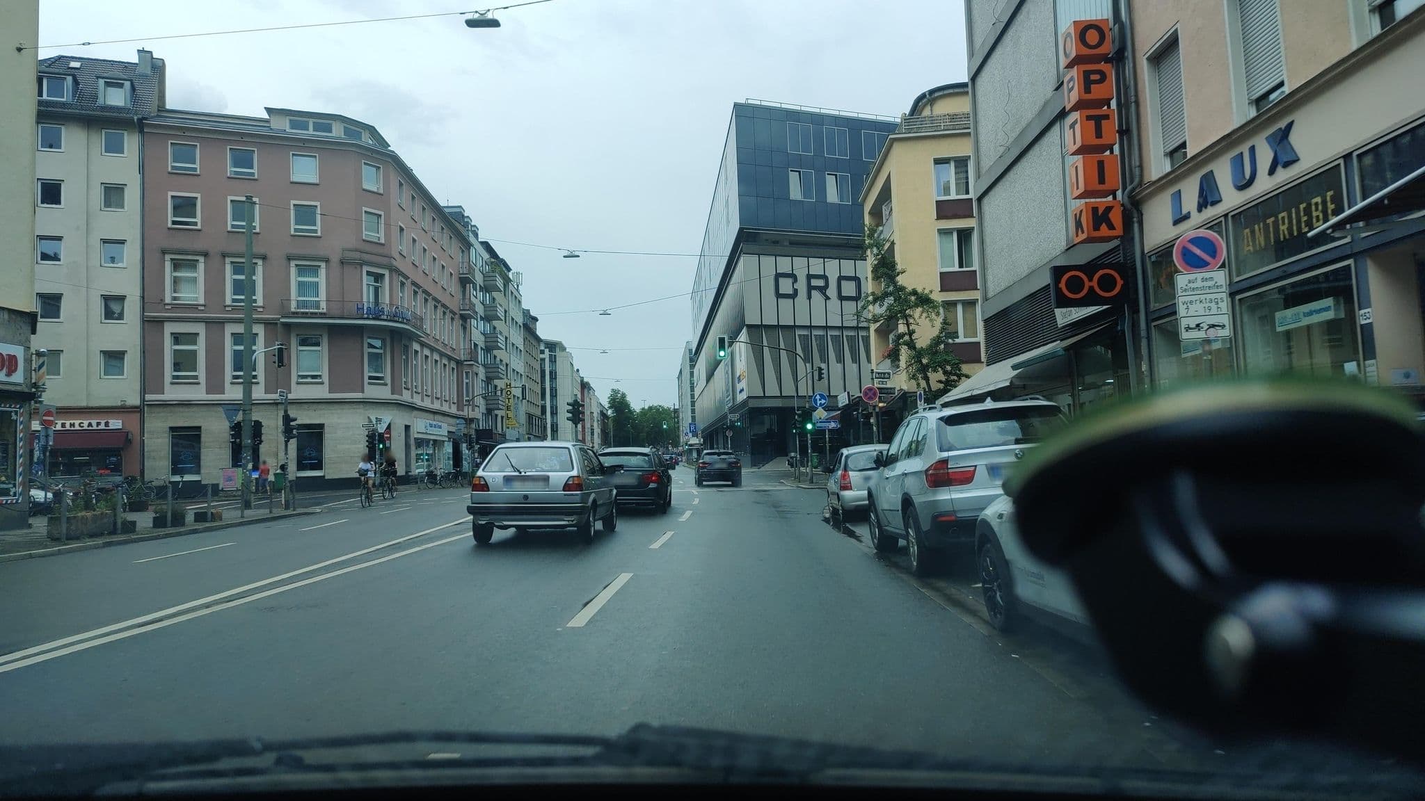 Street view near Hotel Burns, Düsseldorf — © poxonline (CC BY-SA · Mapillary)