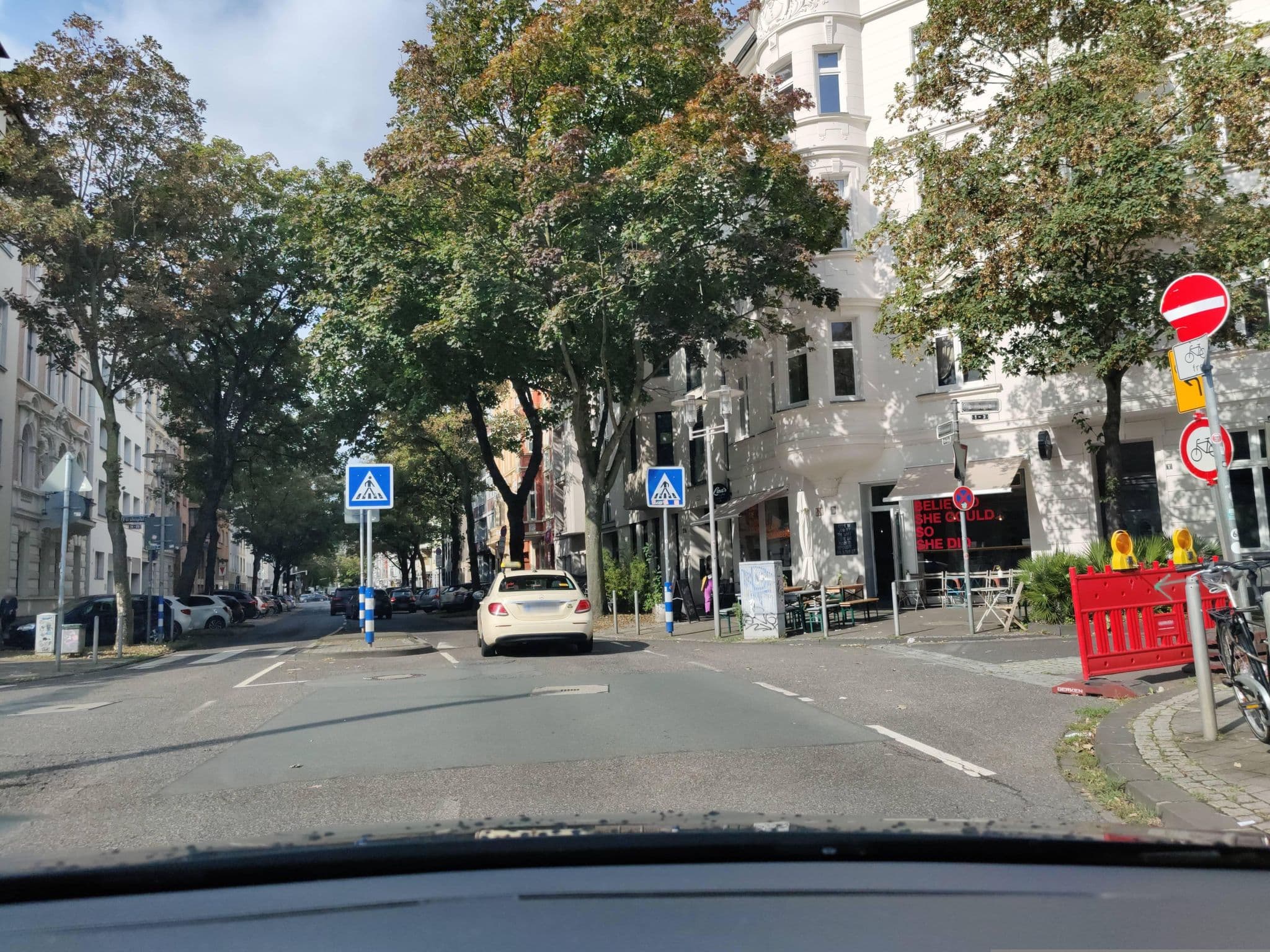 Street view near Novum Hotel Maxim Düsseldorf City, Düsseldorf — © littlefool (CC BY-SA · Mapillary)